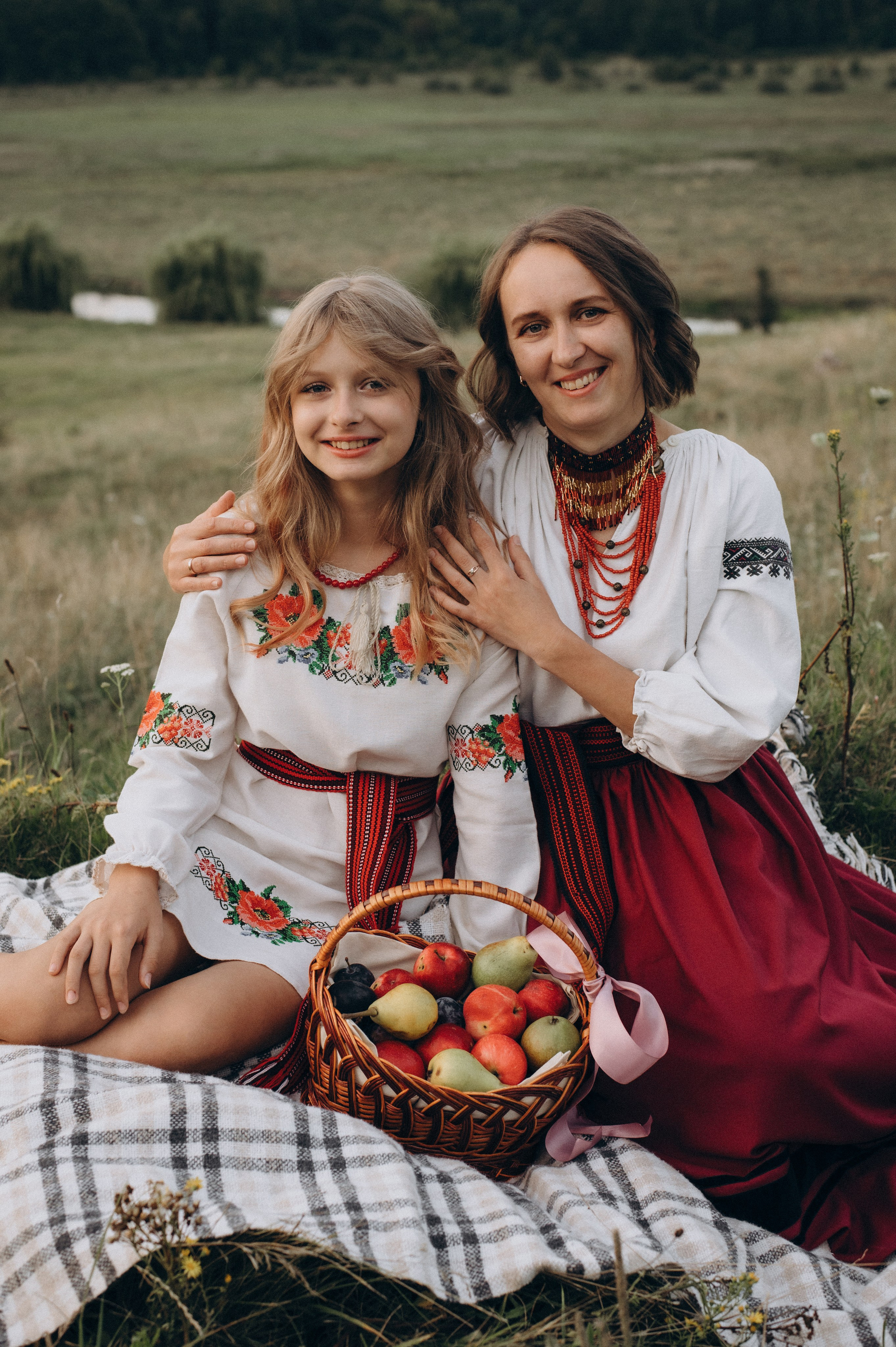 Сімейна фотосесія мами і доньки, сімейний фотограф Тернопіль, портретний фотограф, сімейна фотосесія Тернопіль, фотосесія в жоржинах. Сімейний, дитячий та індивідуальний фотограф в м. Тернопіль, м. Львів