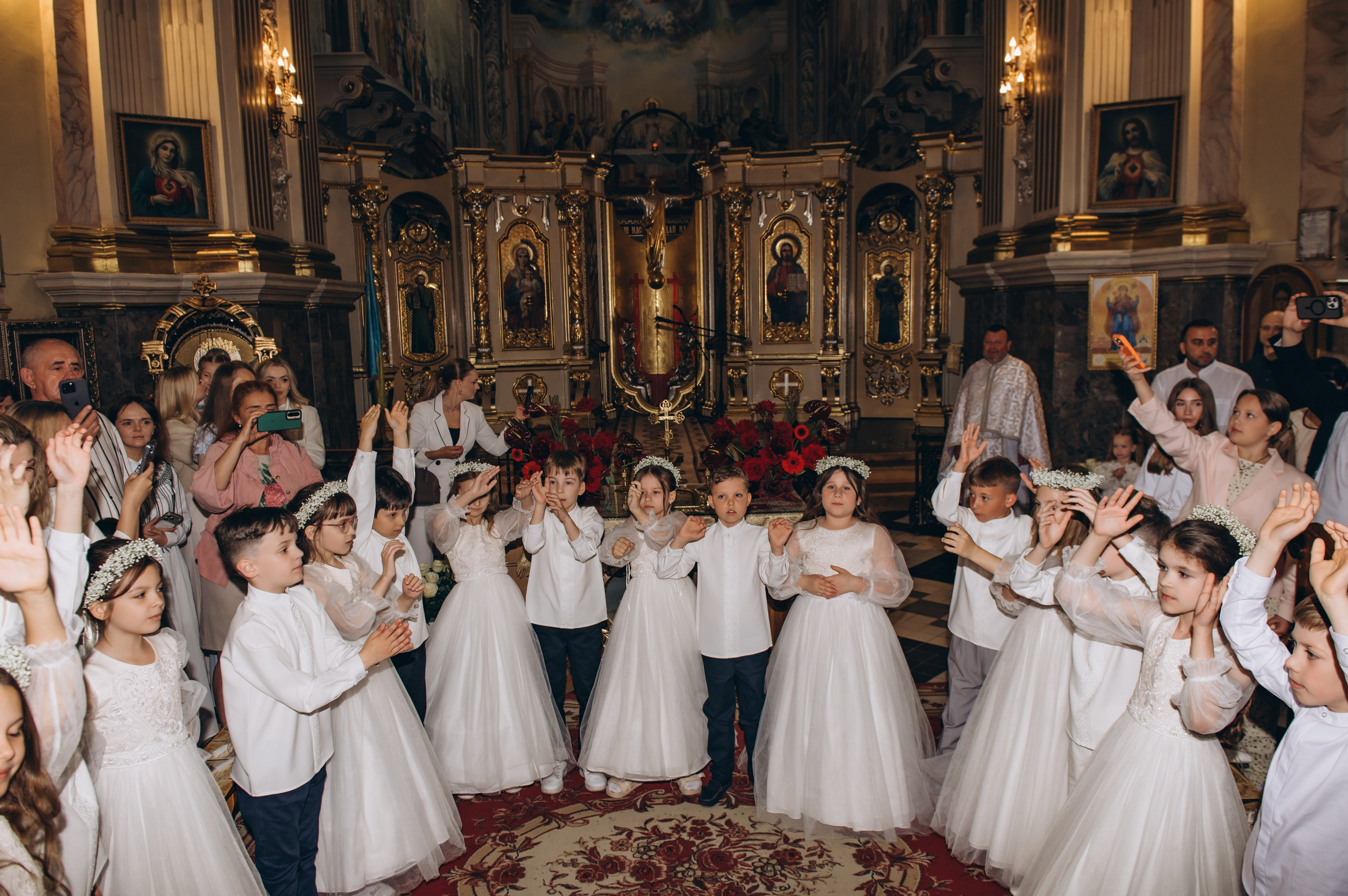 Фотосесія Першого Причастя Тернопіль, фотосесія Причастя Тернопіль, Таїнство Першого Причастя Тернопіль, Катедра Причастя Тернопіль. Сімейний, дитячий та індивідуальний фотограф в м. Тернопіль, м. Львів
