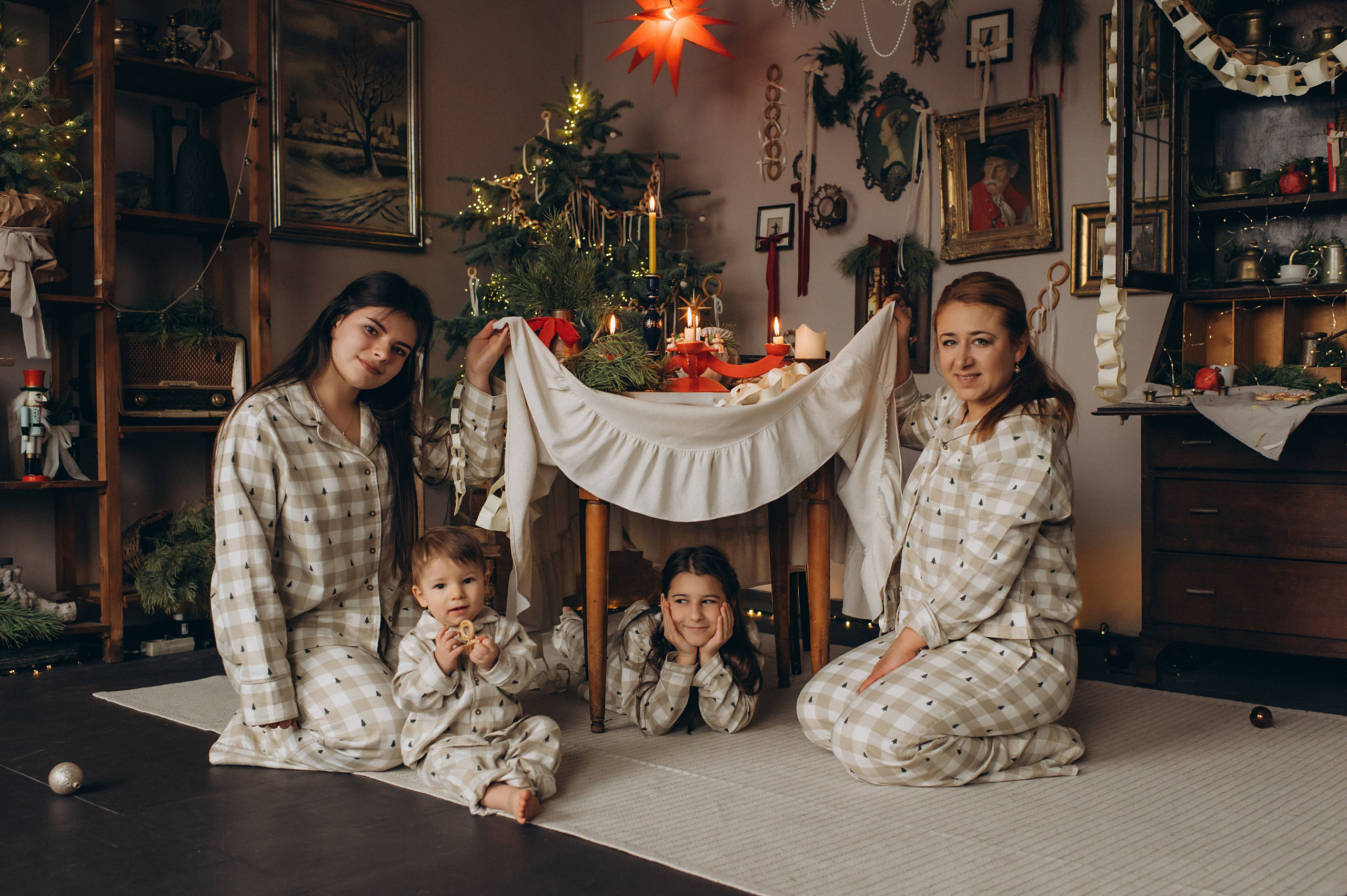 Перший тортик малюка, зйомка першого тортика Тернопіль, новорічна фотосесія, зйомка дня народження, сімейний фотограф Тернопіль, cakesmash. Сімейний, дитячий та індивідуальний фотограф в м. Тернопіль, м. Львів