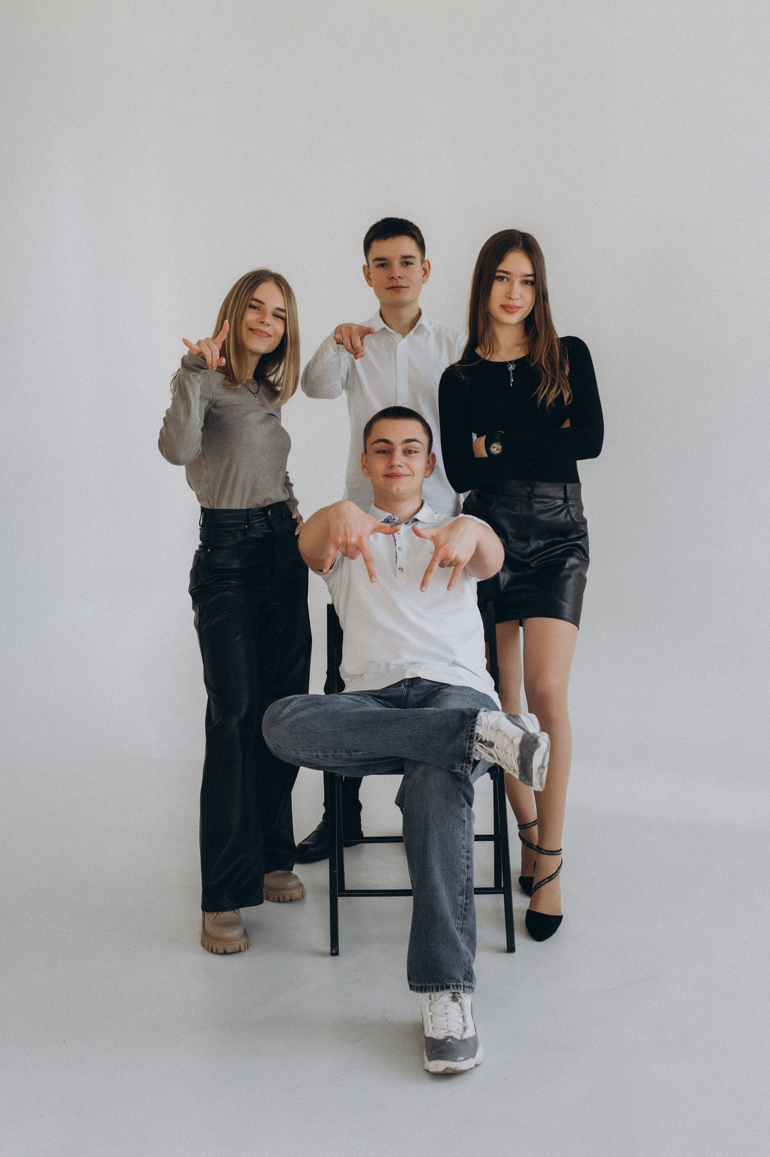 Фотосесія випускників, фотосесія на віньєтки Тернопіль, випускники Тернопіль, випуск 2025. Сімейний, дитячий та індивідуальний фотограф в м. Тернопіль, м. Львів