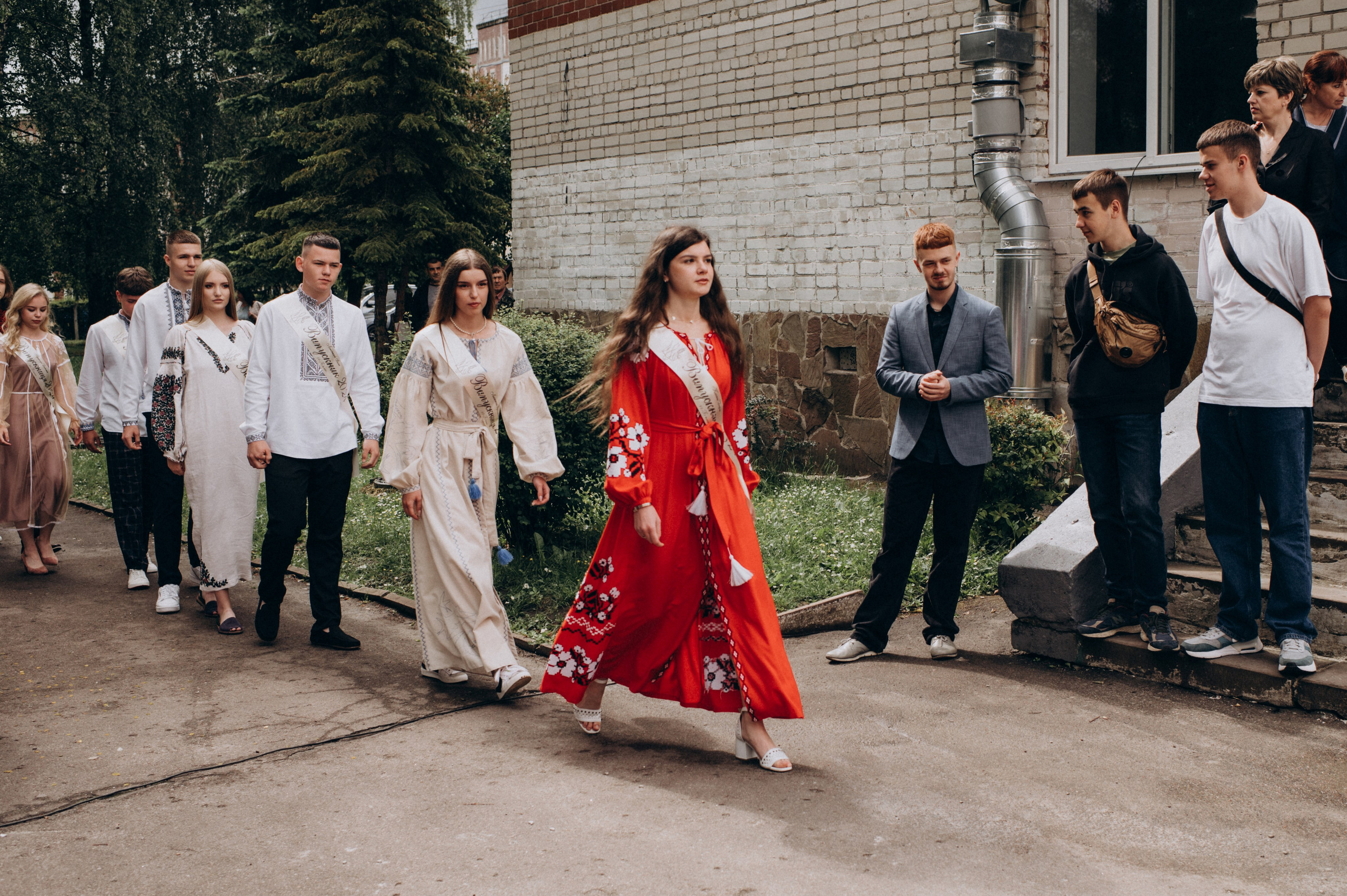 Фотосесія останнього дзвоника, фотосесія випускників Тернопіль, випускний 2024. Сімейний, дитячий та індивідуальний фотограф в м. Тернопіль, м. Львів