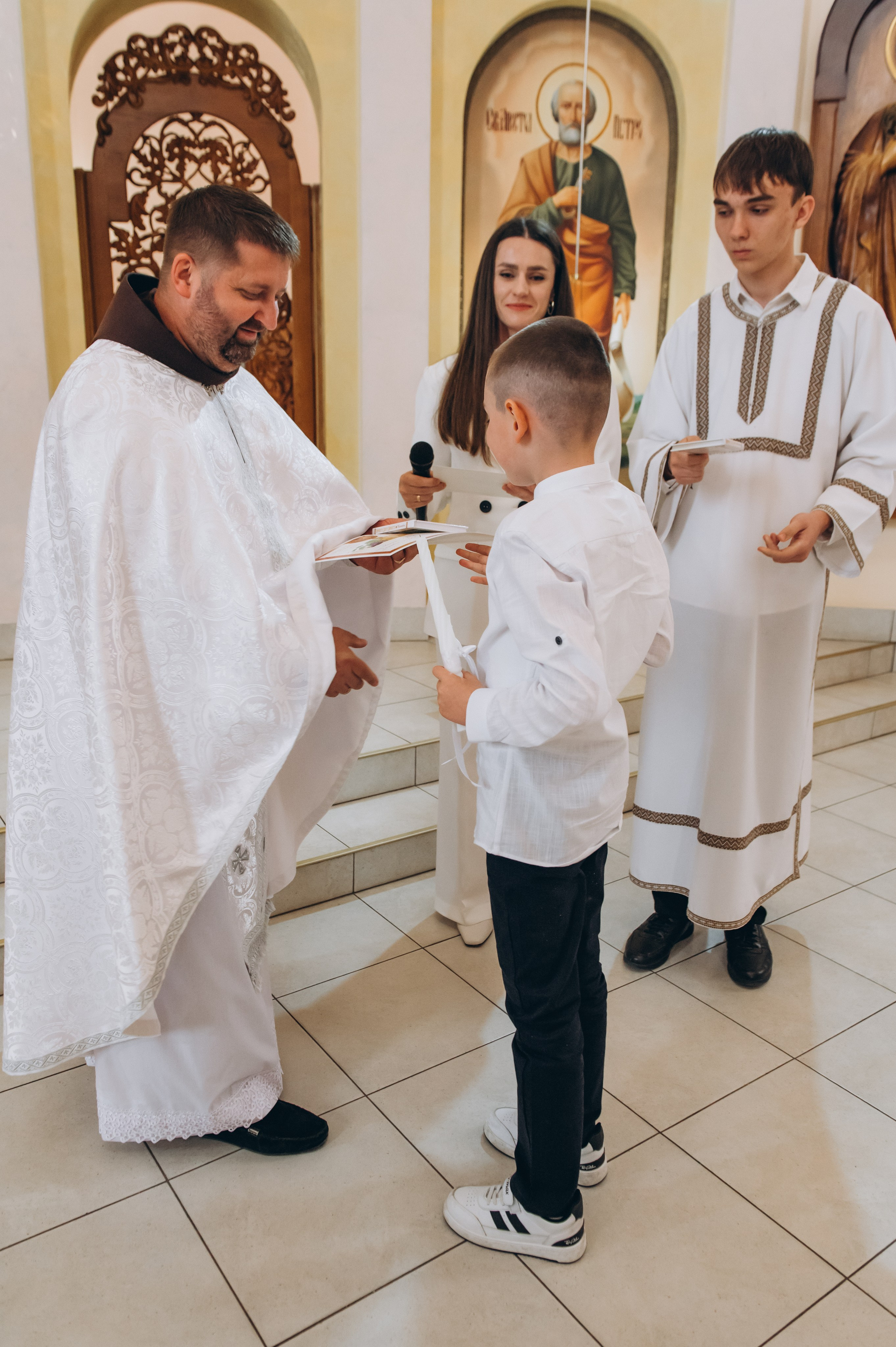 Фотосесія Причастя Тернопіль, зйомка Причастя, фотограф на Причастя Тернопіль, Причастя Львів, церква Петра і Павла. Сімейний, дитячий та індивідуальний фотограф в м. Тернопіль, м. Львів
