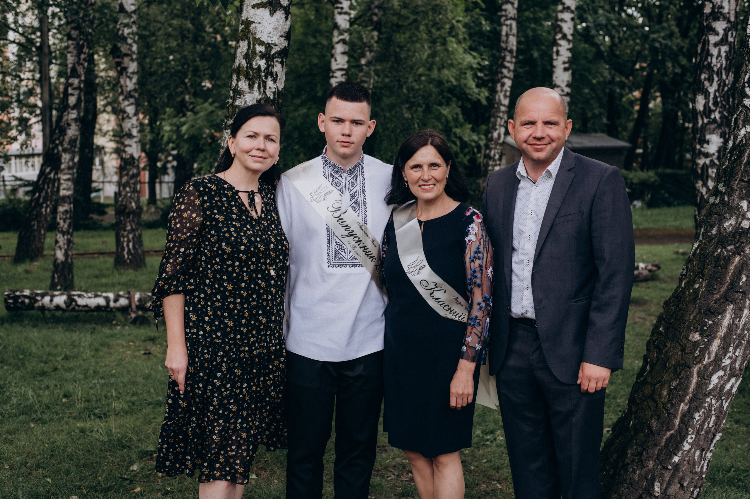 Фотосесія останнього дзвоника, фотосесія випускників Тернопіль, випускний 2024. Сімейний, дитячий та індивідуальний фотограф в м. Тернопіль, м. Львів