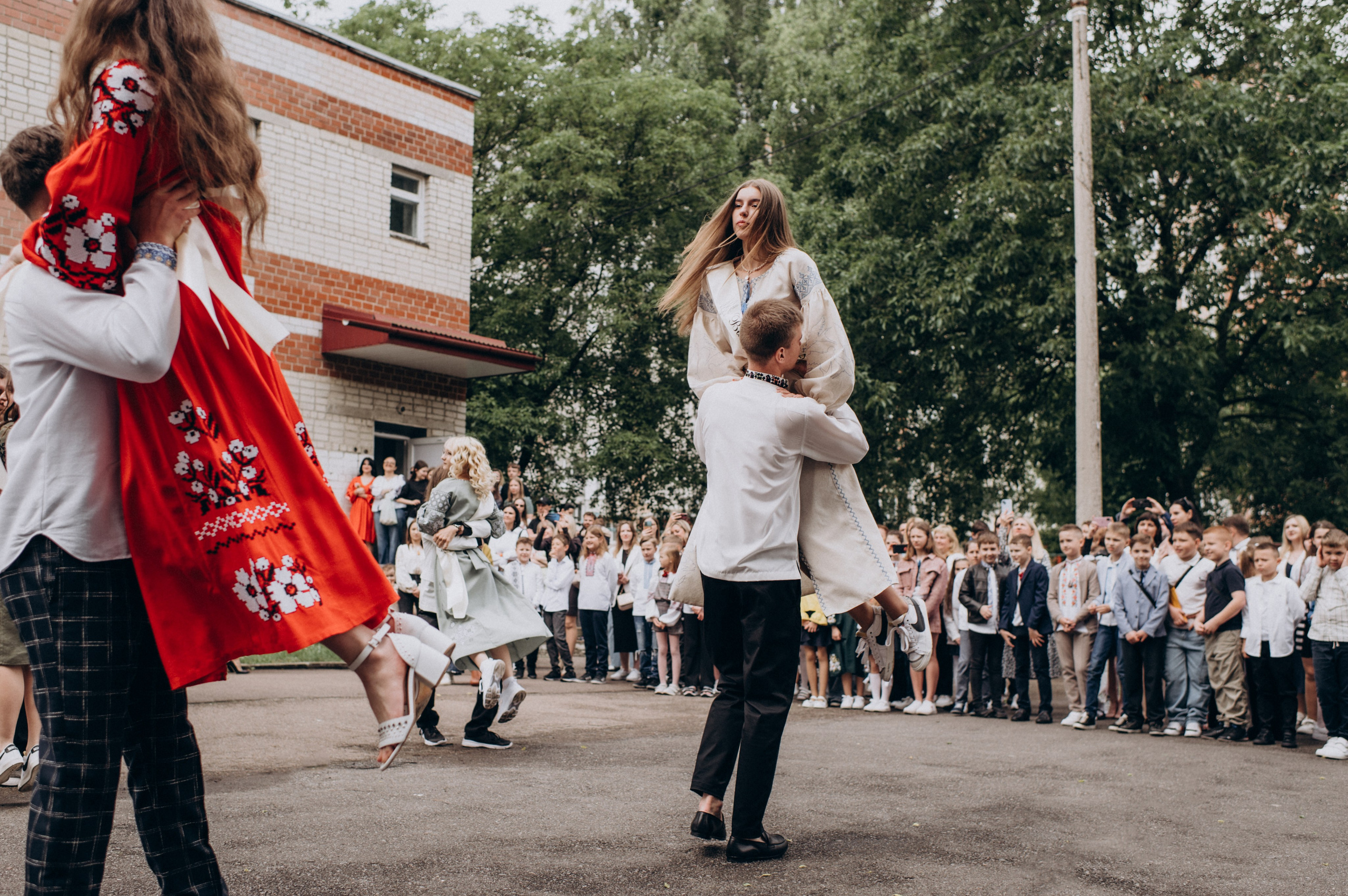 Фотосесія останнього дзвоника, фотосесія випускників Тернопіль, випускний 2024. Сімейний, дитячий та індивідуальний фотограф в м. Тернопіль, м. Львів
