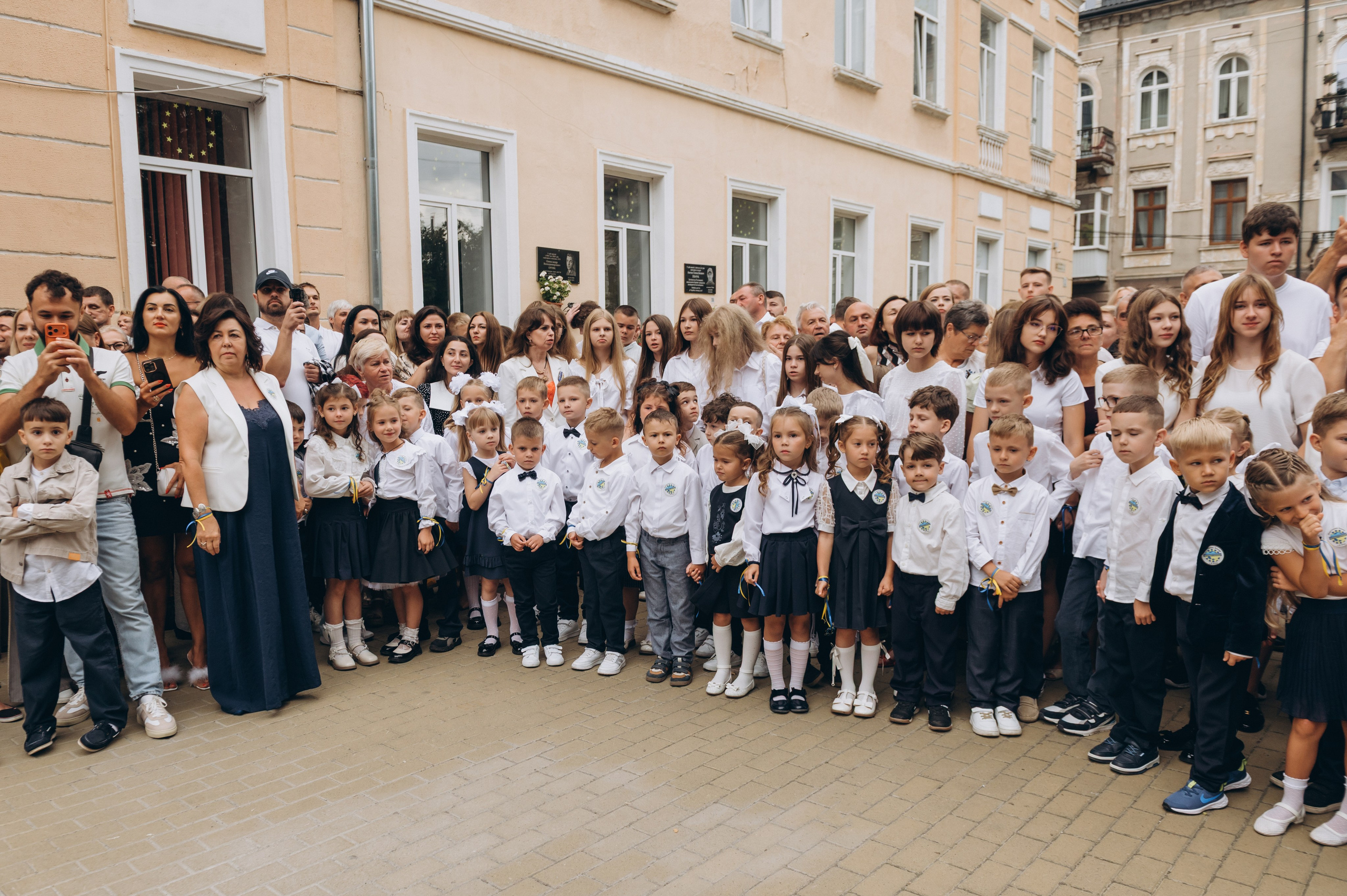 Перший дзвоник у Тернополі, фотосесія першокласників