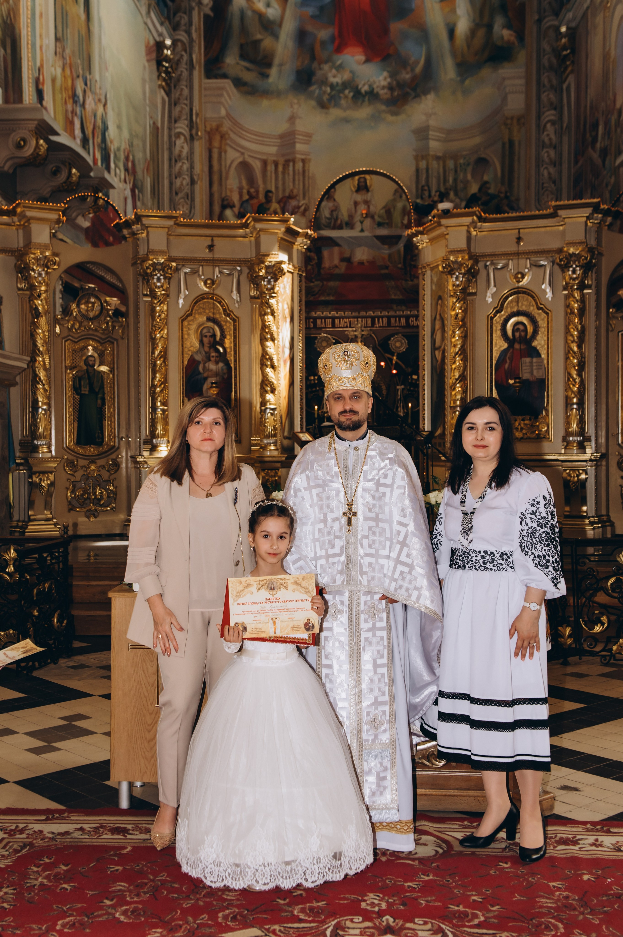 Фотосесія Першого Причастя Тернопіль, фотосесія Причастя Тернопіль, Таїнство Першого Причастя Тернопіль, Катедра Причастя Тернопіль. Сімейний, дитячий та індивідуальний фотограф в м. Тернопіль, м. Львів