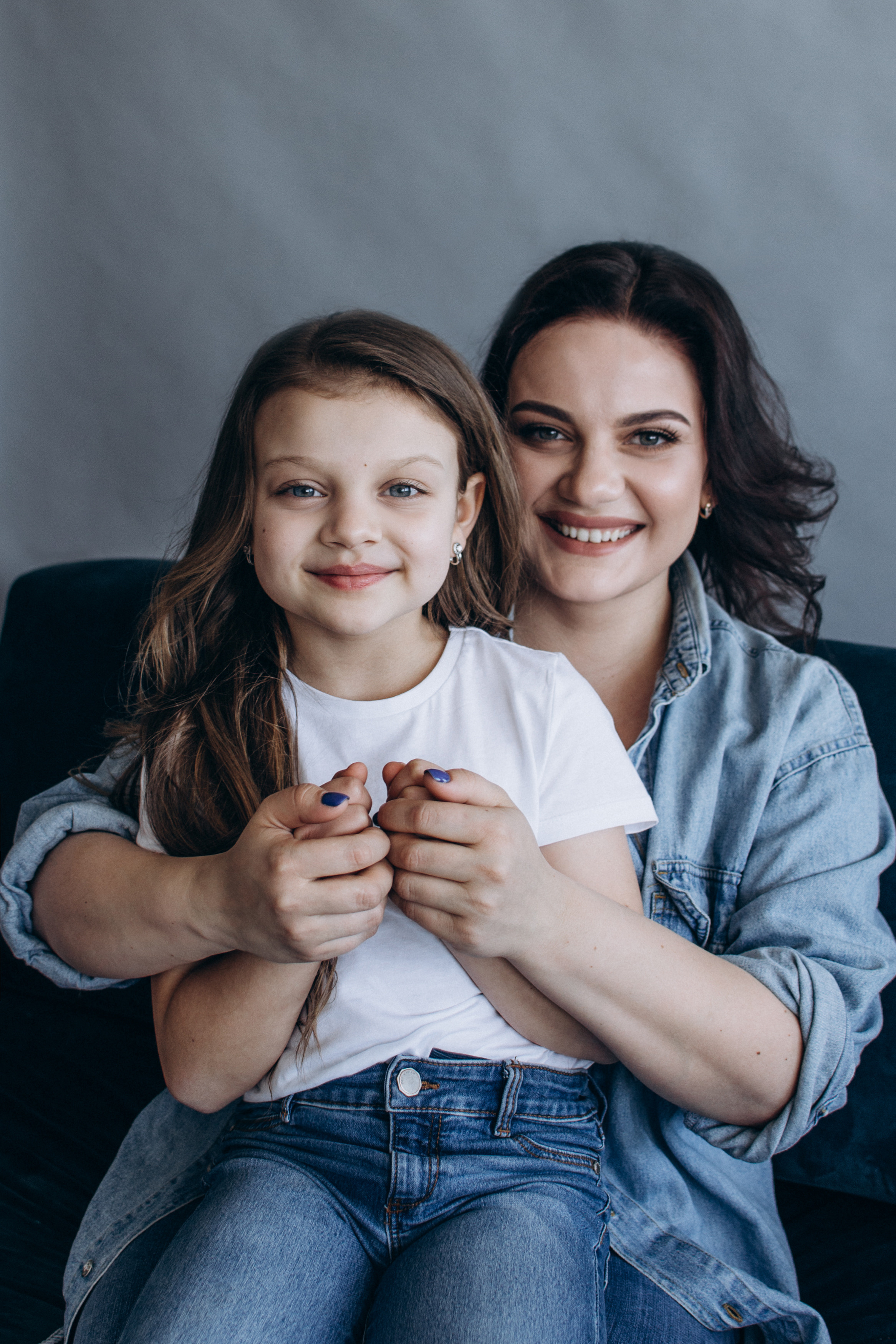 Мама і донечка. Студійна сімейна фотосесія. Сімейний, дитячий та індивідуальний фотограф в м. Тернопіль, м. Львів