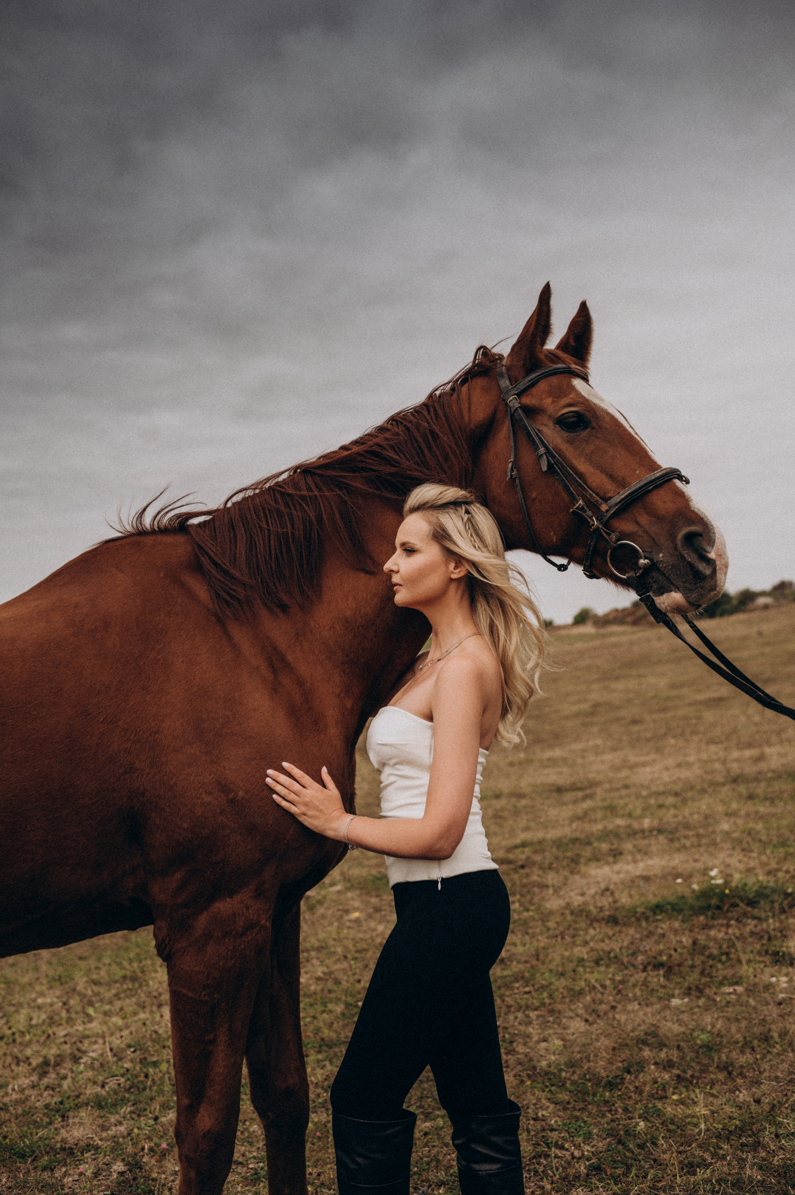 Фотосесія з кіньми Тернопіль, кінна зйомка, сімейна фотосесія на конях. Сімейний, дитячий та індивідуальний фотограф в м. Тернопіль, м. Львів
