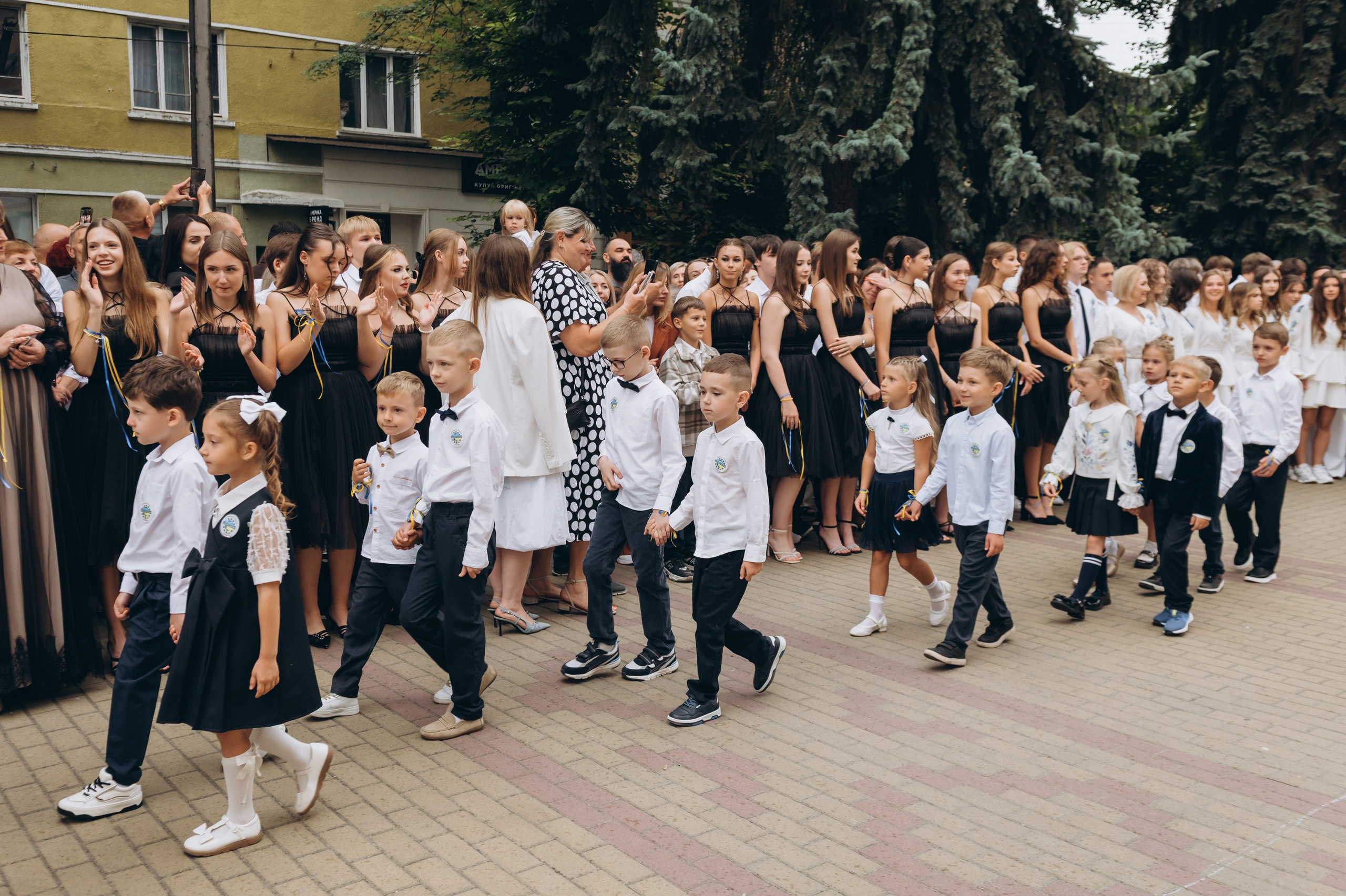 Перший дзвоник у Тернополі, фотосесія першокласників