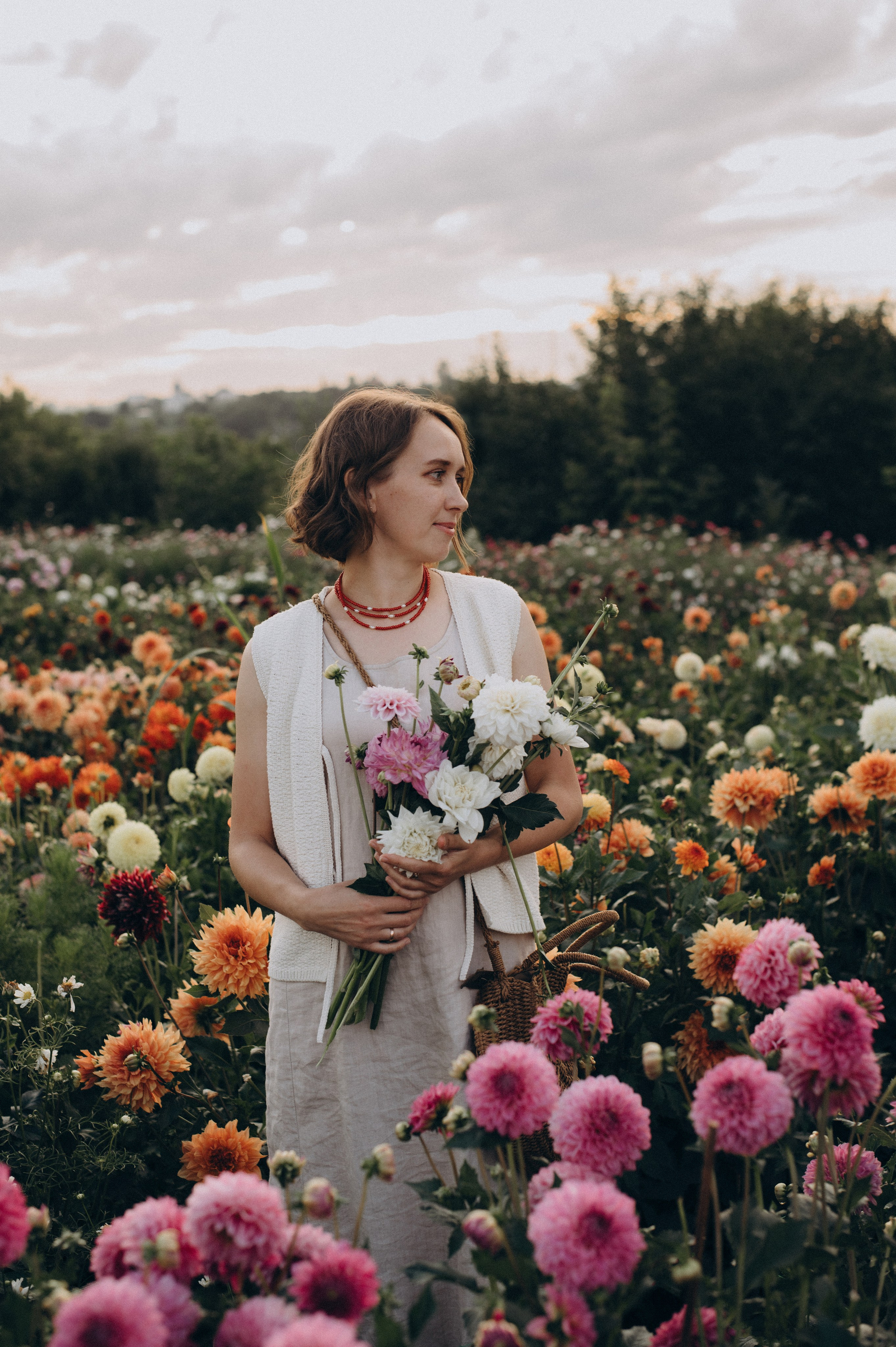 Сімейна фотосесія мами і доньки, сімейний фотограф Тернопіль, портретний фотограф, сімейна фотосесія Тернопіль, фотосесія в жоржинах. Сімейний, дитячий та індивідуальний фотограф в м. Тернопіль, м. Львів