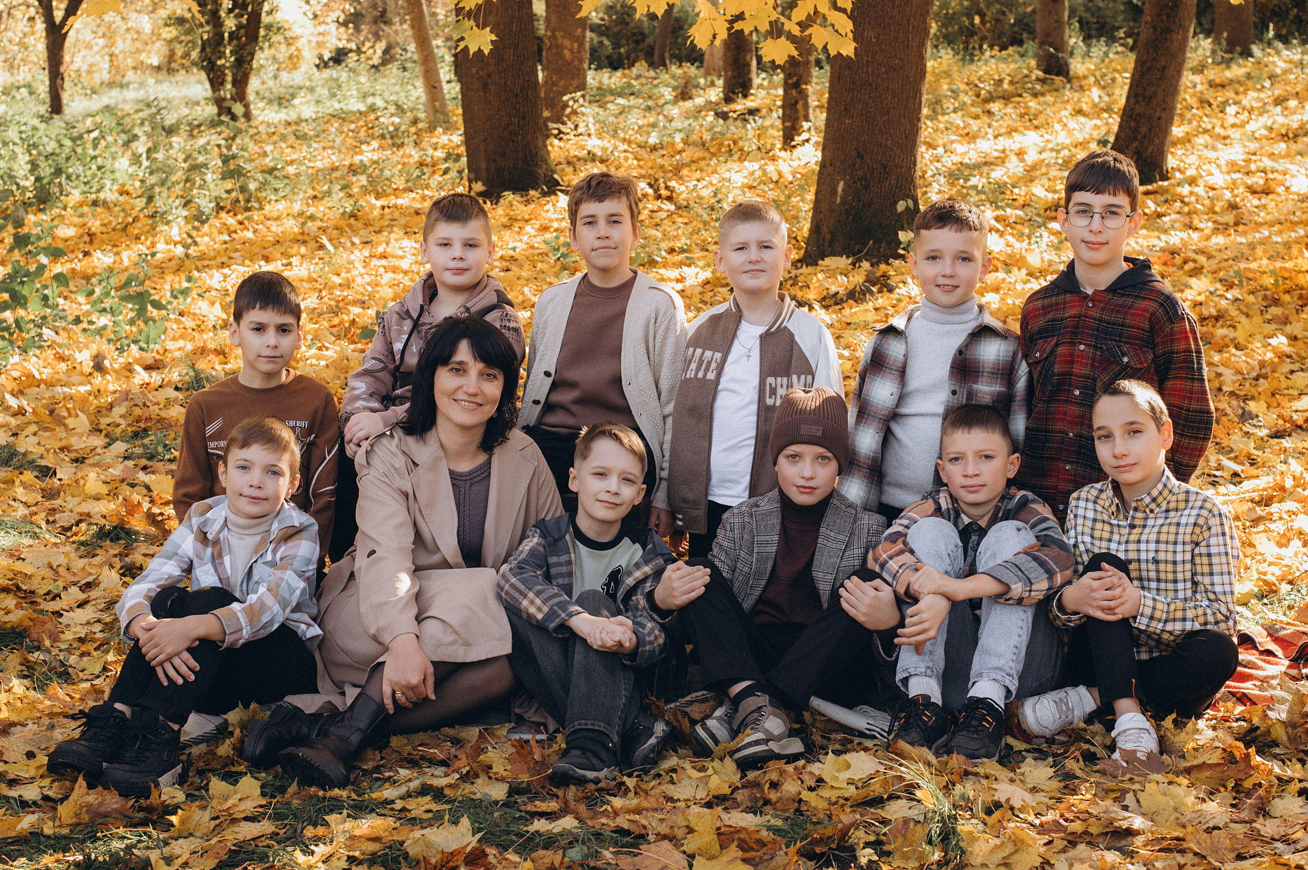 Осіння фотосесія 4 класу на віньєтки, випускні фотоальбоми Тернопіль, фотосесія випускників Тернопіль, шкільний випускний альбом Тернопіль. Сімейний, дитячий та індивідуальний фотограф в м. Тернопіль, м. Львів