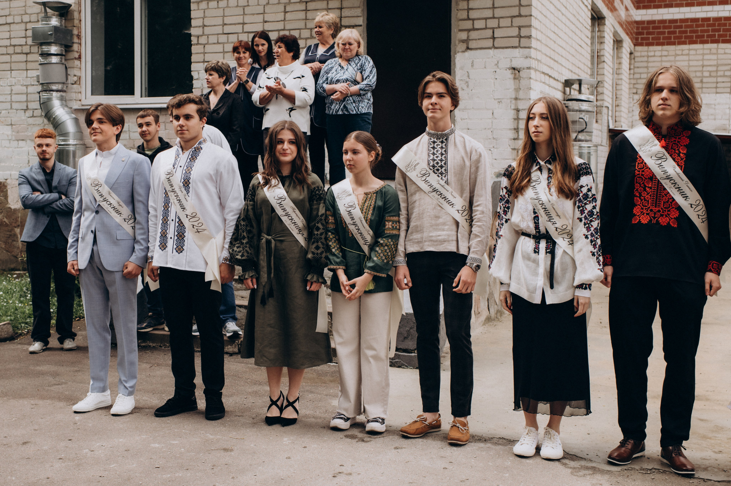 Фотосесія останнього дзвоника, фотосесія випускників Тернопіль, випускний 2024. Сімейний, дитячий та індивідуальний фотограф в м. Тернопіль, м. Львів