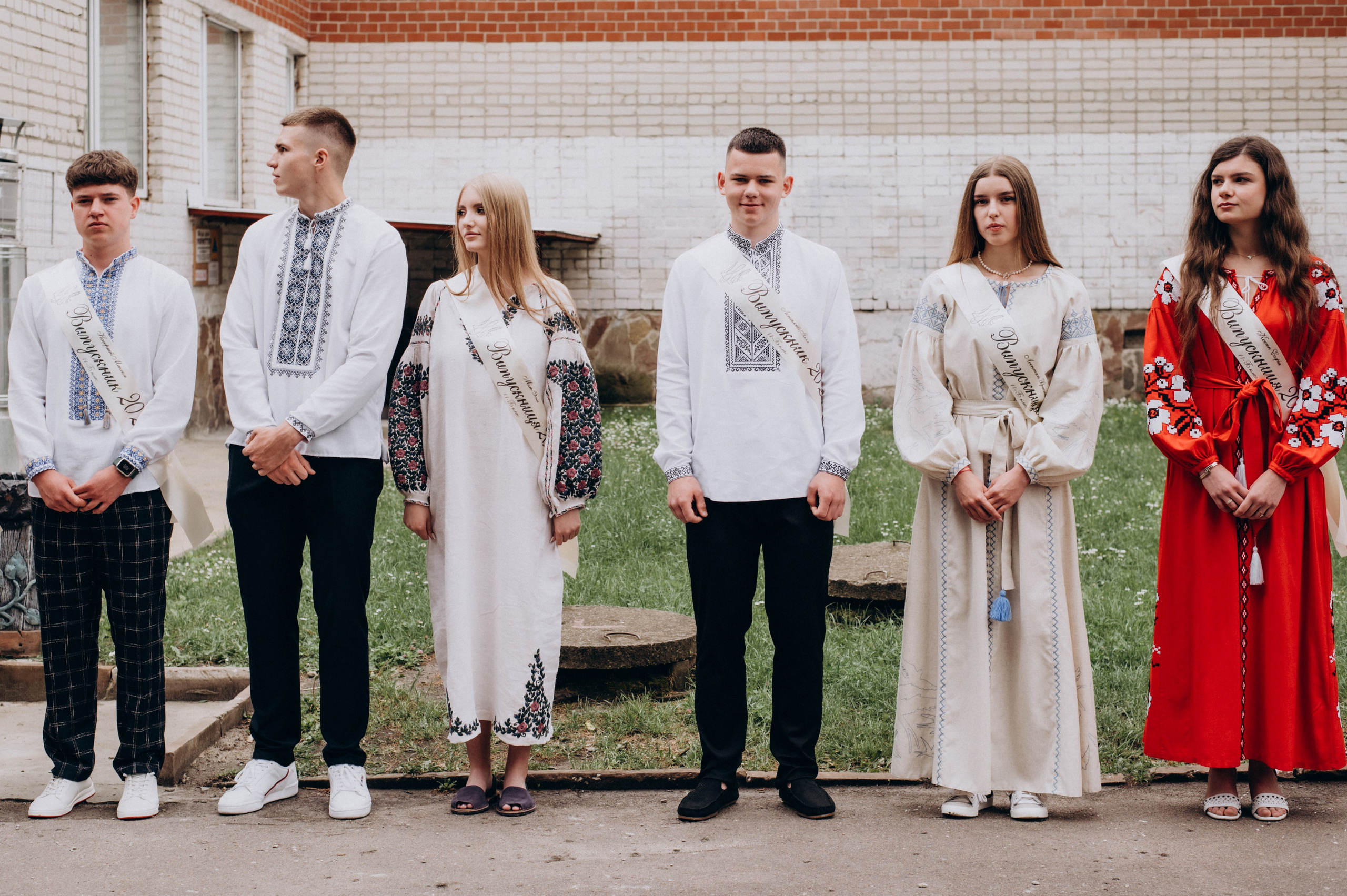 Фотосесія останнього дзвоника, фотосесія випускників Тернопіль, випускний 2024. Сімейний, дитячий та індивідуальний фотограф в м. Тернопіль, м. Львів