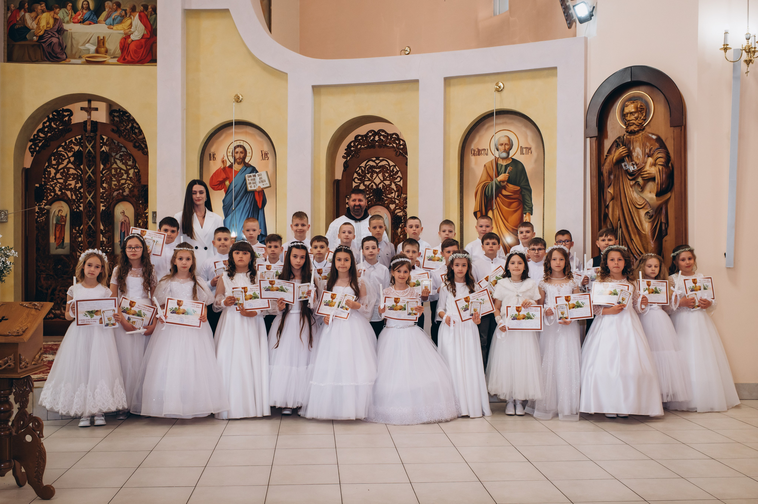 Фотосесія Причастя Тернопіль, зйомка Причастя, фотограф на Причастя Тернопіль, Причастя Львів, церква Петра і Павла. Сімейний, дитячий та індивідуальний фотограф в м. Тернопіль, м. Львів