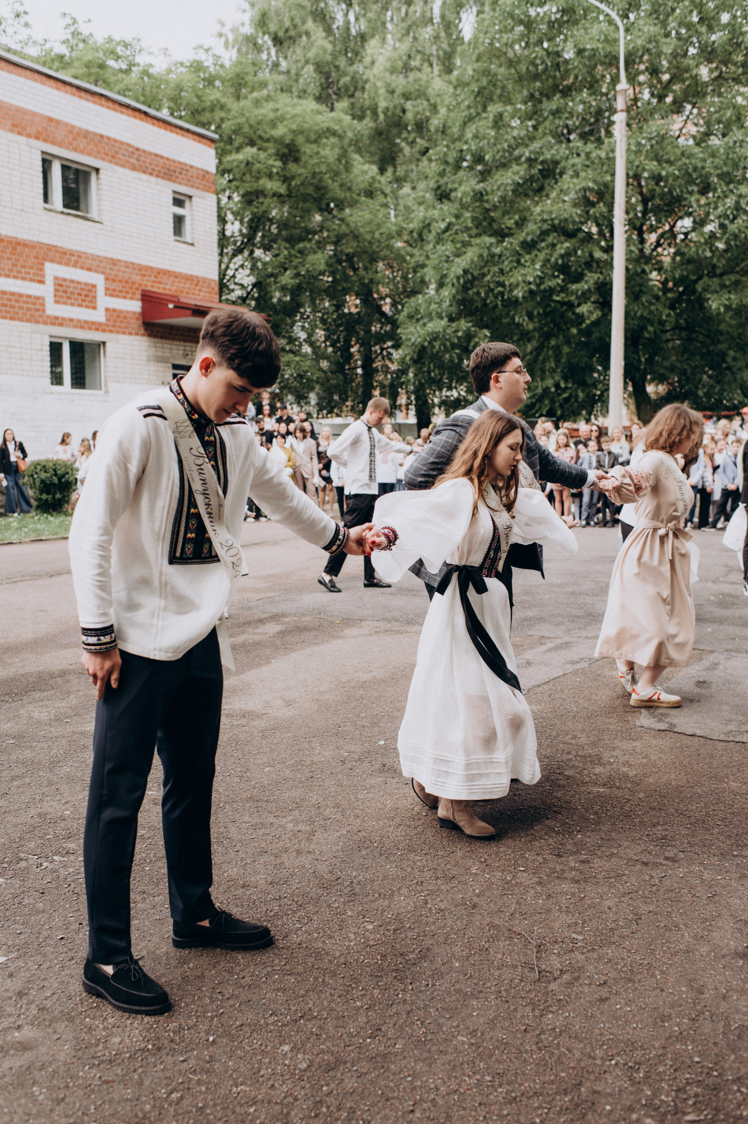 Фотосесія останнього дзвоника, фотосесія випускників Тернопіль, випускний 2024. Сімейний, дитячий та індивідуальний фотограф в м. Тернопіль, м. Львів