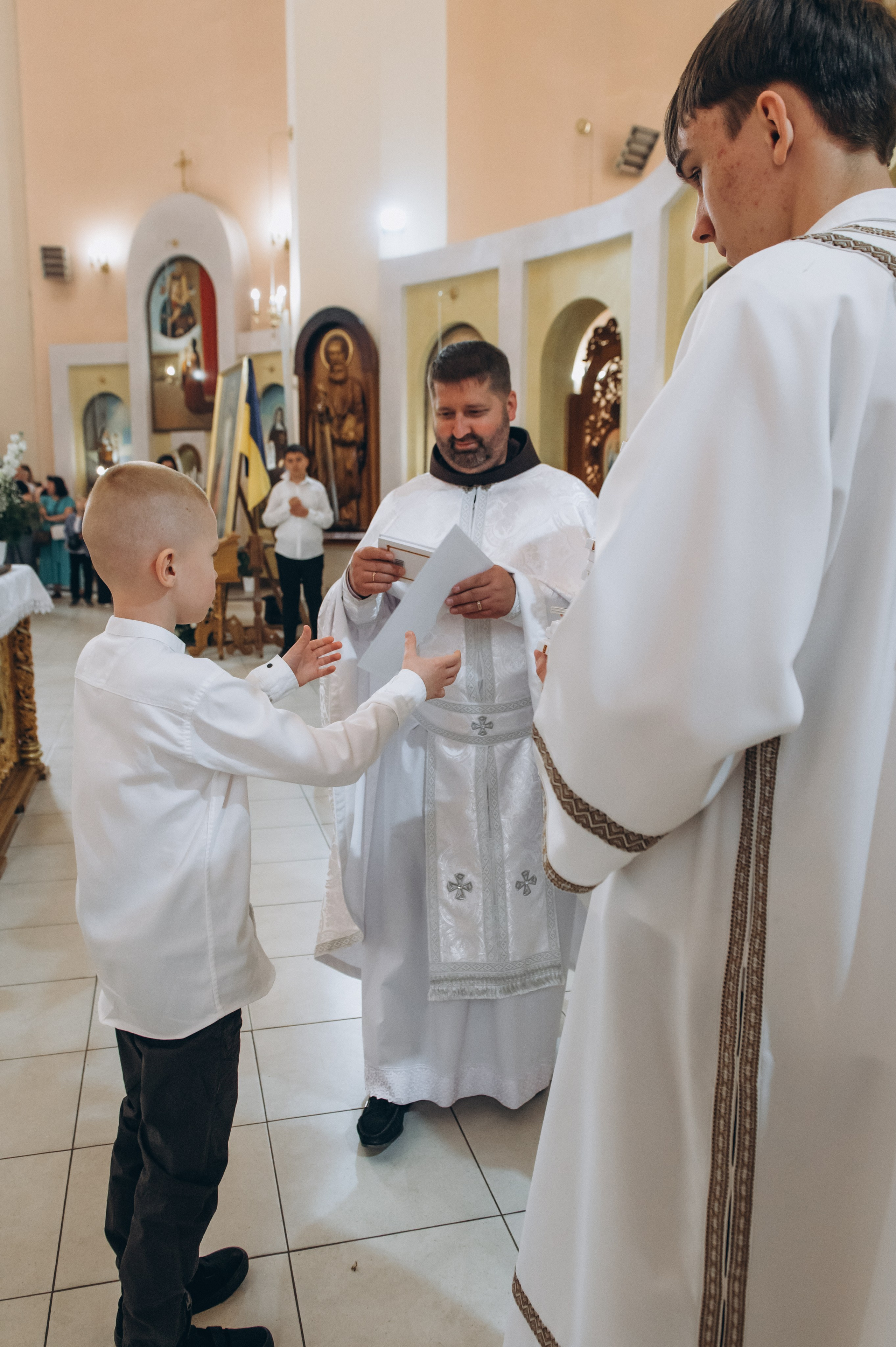 Фотосесія Причастя Тернопіль, зйомка Причастя, фотограф на Причастя Тернопіль, Причастя Львів, церква Петра і Павла. Сімейний, дитячий та індивідуальний фотограф в м. Тернопіль, м. Львів