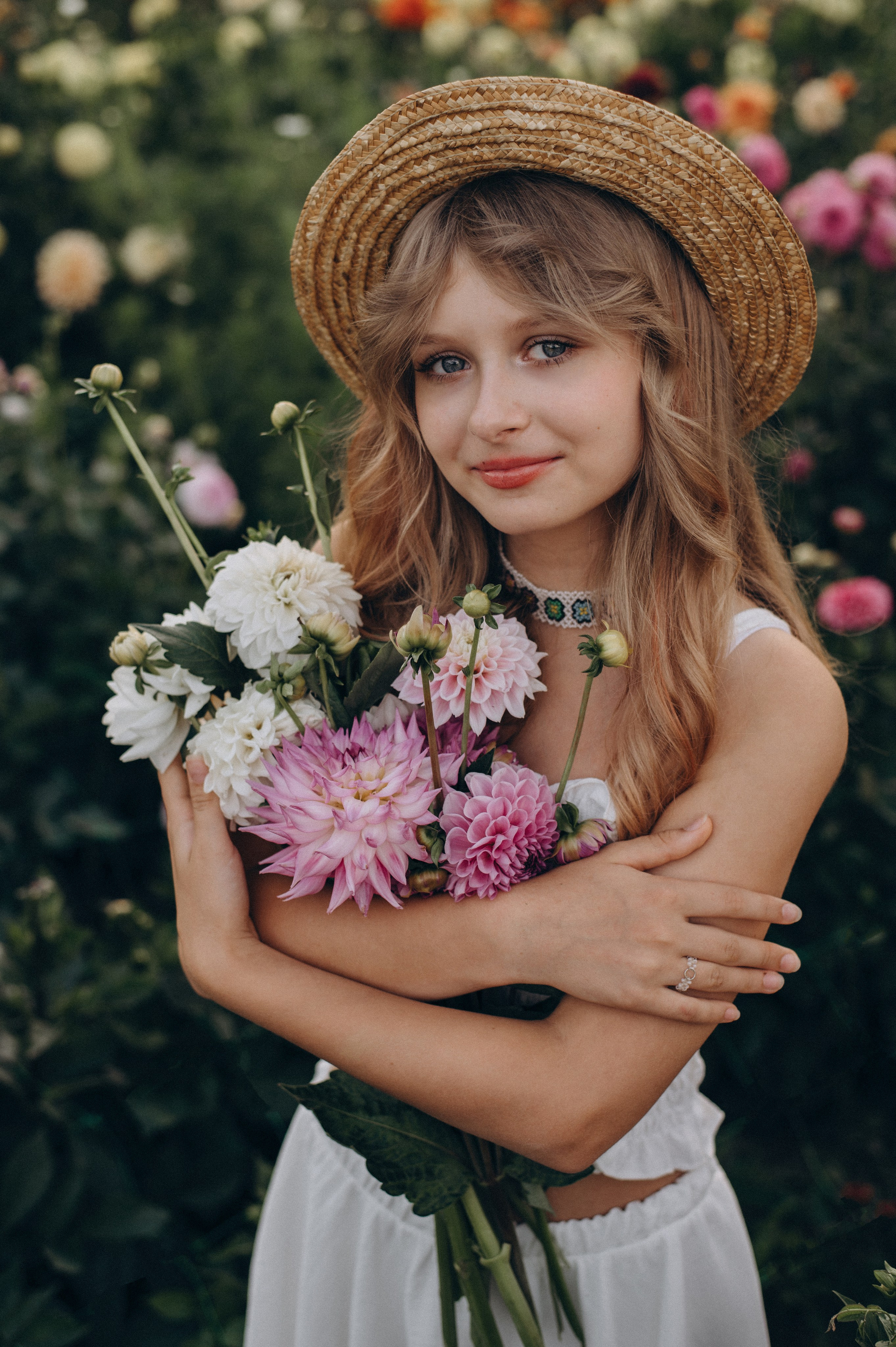 Сімейна фотосесія мами і доньки, сімейний фотограф Тернопіль, портретний фотограф, сімейна фотосесія Тернопіль, фотосесія в жоржинах. Сімейний, дитячий та індивідуальний фотограф в м. Тернопіль, м. Львів