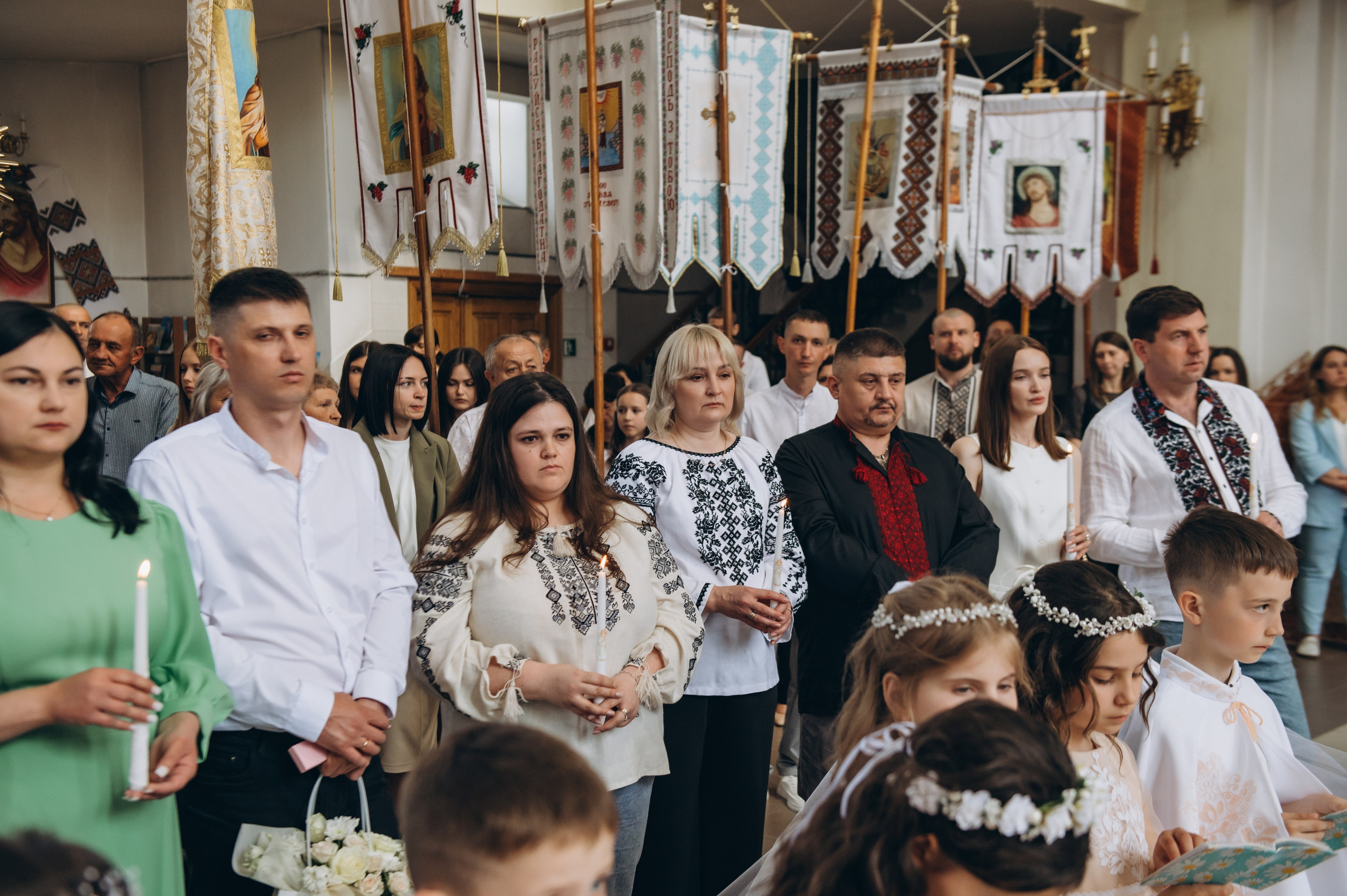 Фотосесія Причастя Тернопіль церква Св Михаїла, фотограф на Причастя Тернопіль, фотосесія Літургії Причастя Тернопіль. Сімейний, дитячий та індивідуальний фотограф в м. Тернопіль, м. Львів