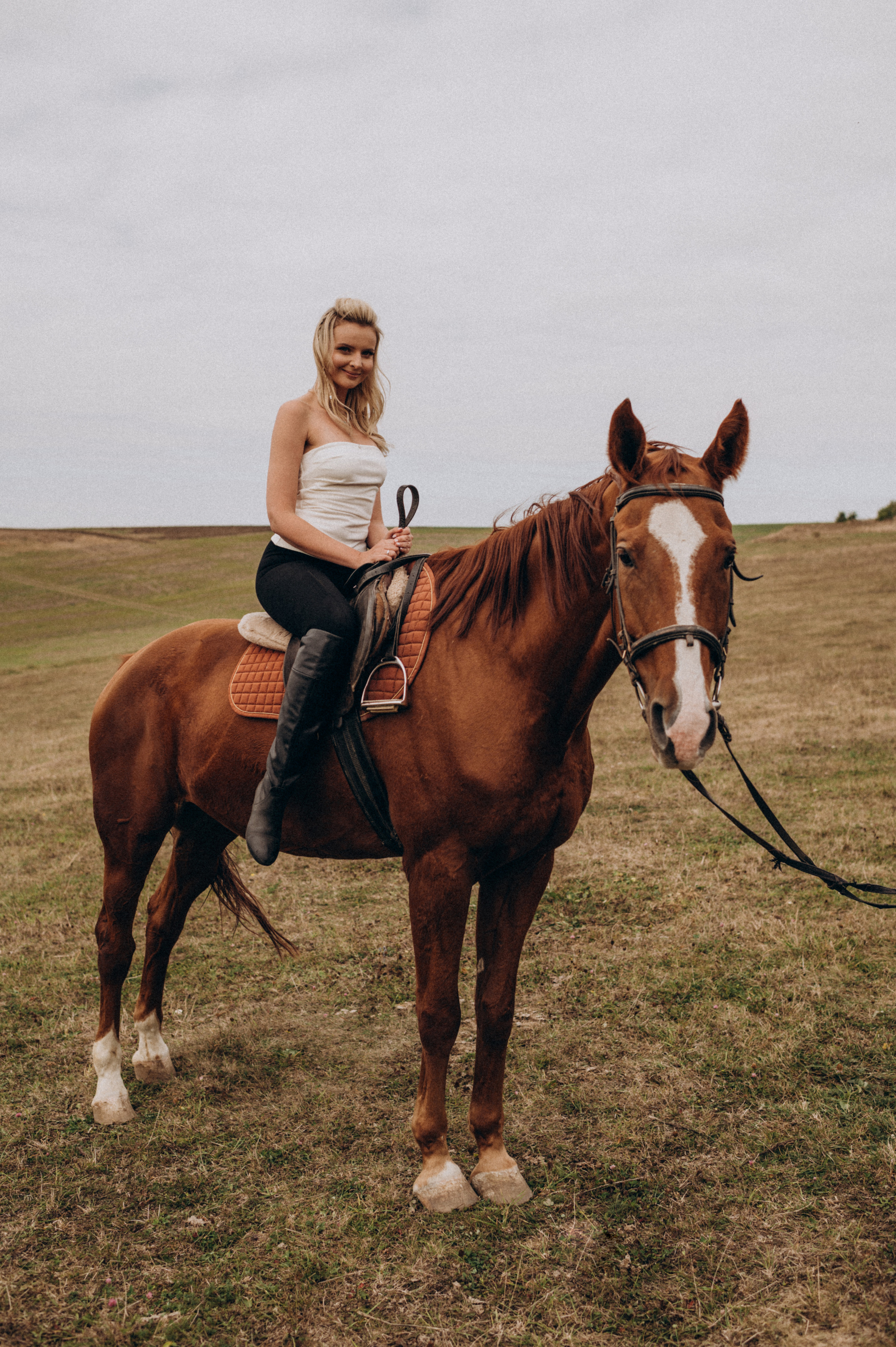 Фотосесія з кіньми Тернопіль, кінна зйомка, сімейна фотосесія на конях. Сімейний, дитячий та індивідуальний фотограф в м. Тернопіль, м. Львів