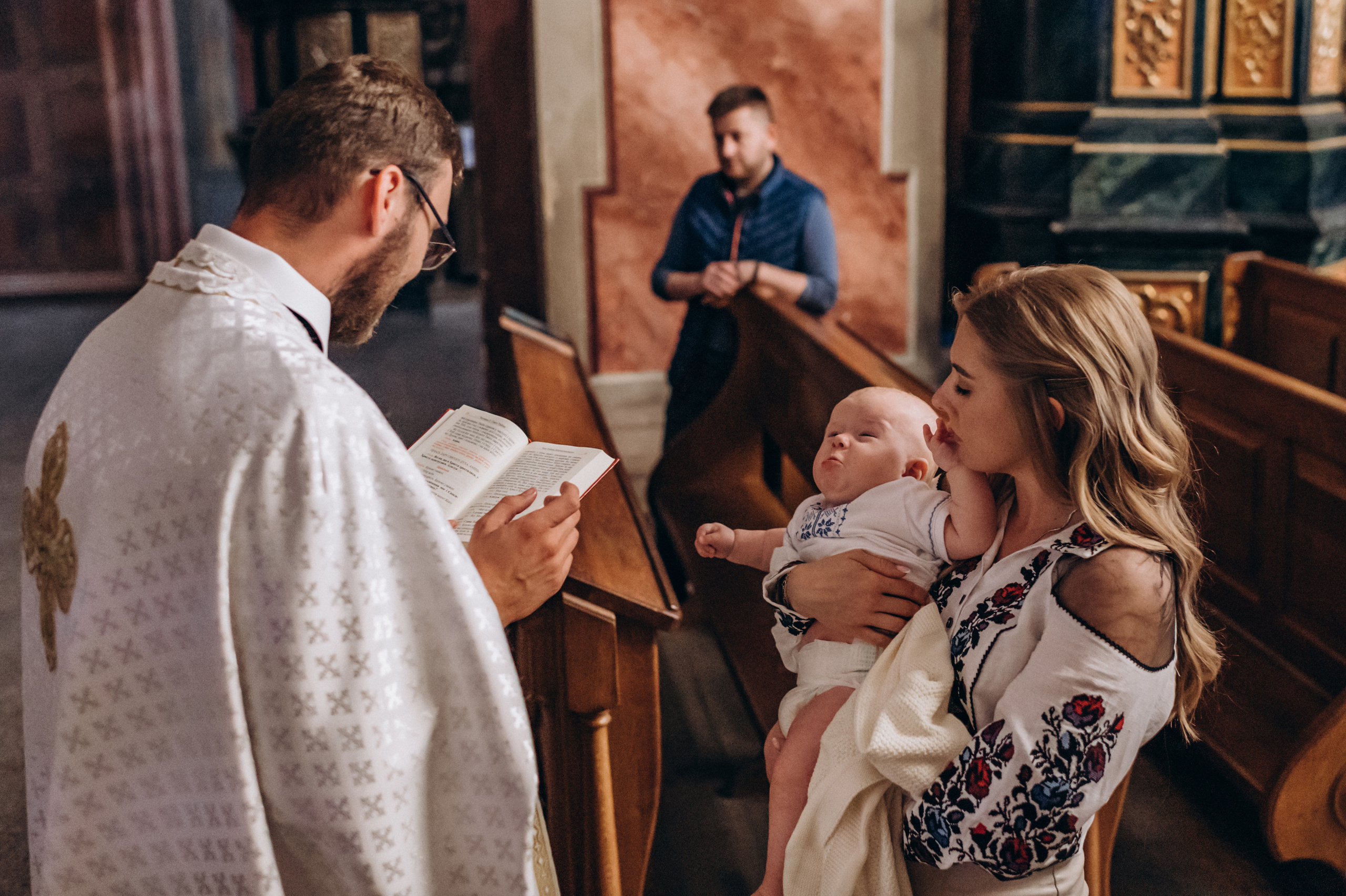 Хрещення Марка, Бернардинський монастир, Львів. Сімейний, дитячий та індивідуальний фотограф в м. Тернопіль, м. Львів