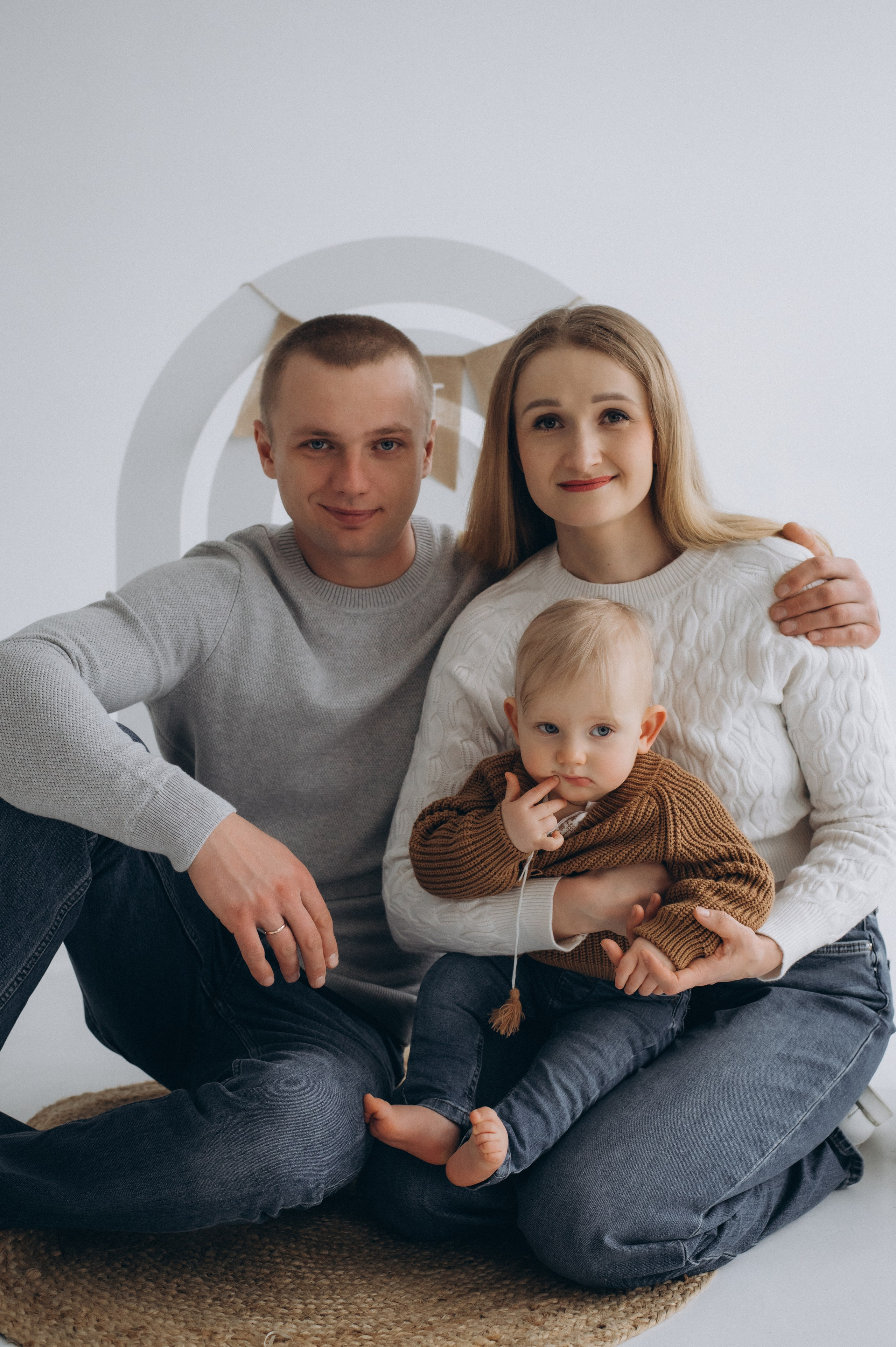 Зйомка дня народження дитини, фотосесія 1 рік Тернопіль, сімейний фотограф Тернопіль, сімейна фотосесія Тернопіль, перший тортик малюка. Сімейний, дитячий та індивідуальний фотограф в м. Тернопіль, м. Львів