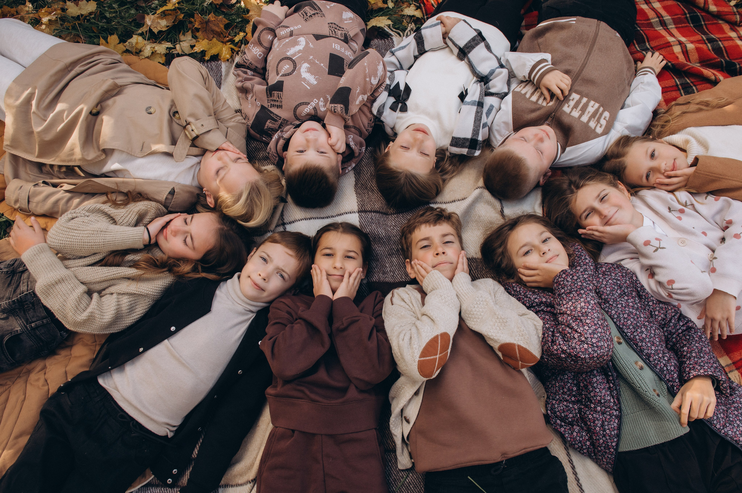 Осіння фотосесія 4 класу на віньєтки, випускні фотоальбоми Тернопіль, фотосесія випускників Тернопіль, шкільний випускний альбом Тернопіль. Сімейний, дитячий та індивідуальний фотограф в м. Тернопіль, м. Львів