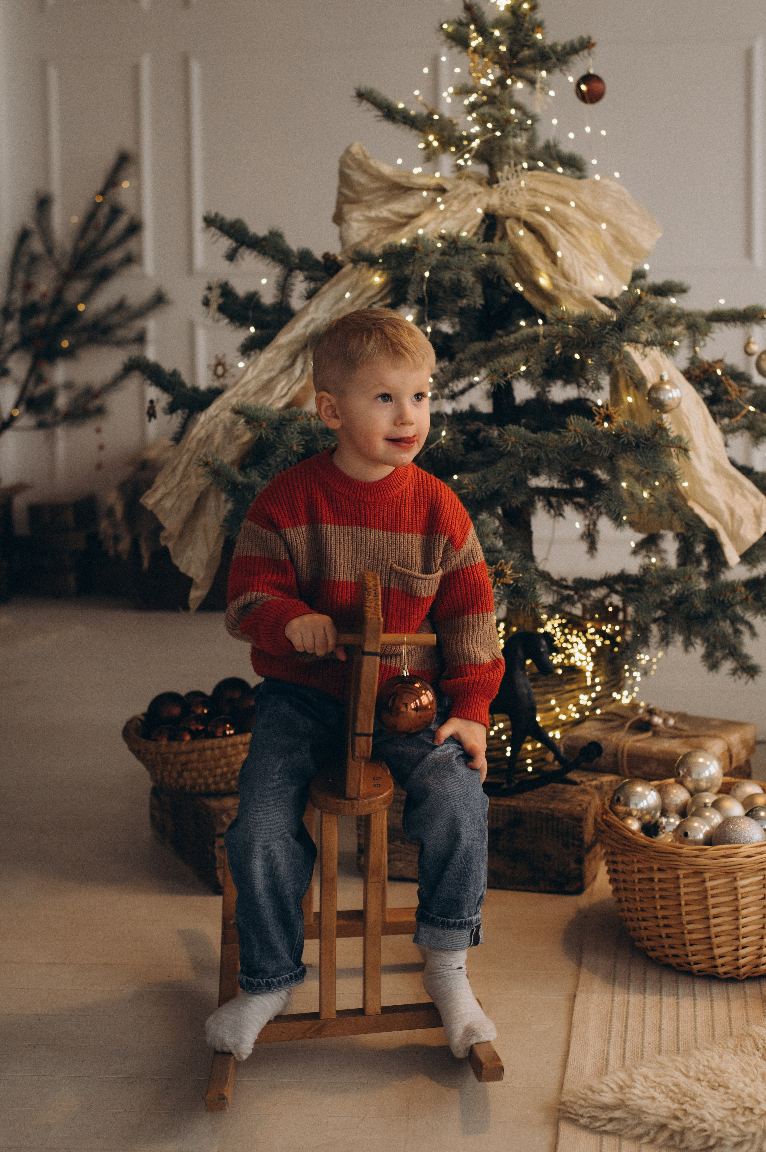 Новорічна сімейна фотосесія у студії Тернопіль, фотосесія мами та дитини, сімейний фотограф Тернопіль, новорічна зйомка. Сімейний, дитячий та індивідуальний фотограф в м. Тернопіль, м. Львів