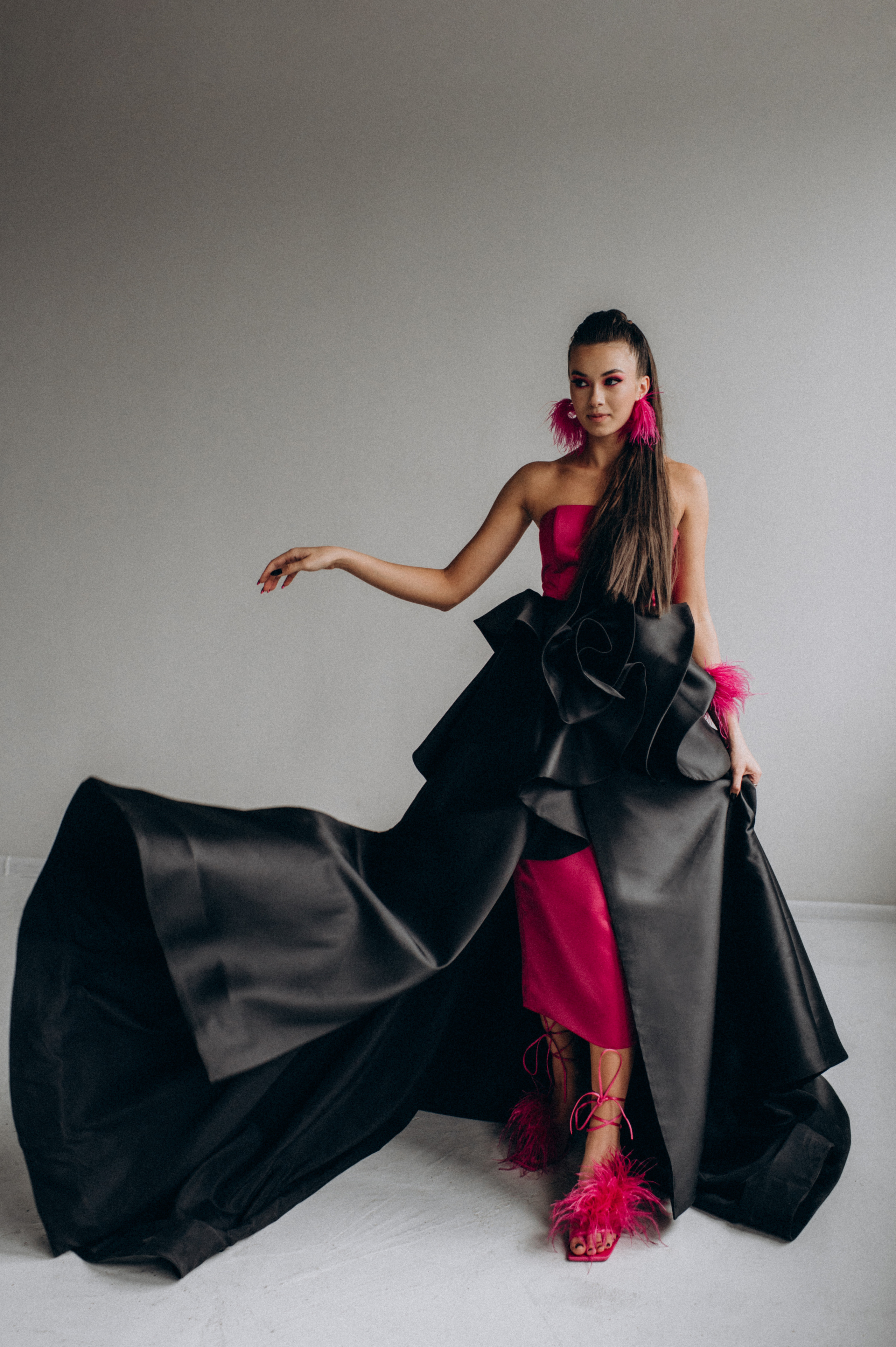 Випускниця, зйомка у студії, фотосесія випускного Тернопіль Львів. Сімейний, дитячий та індивідуальний фотограф в м. Тернопіль, м. Львів