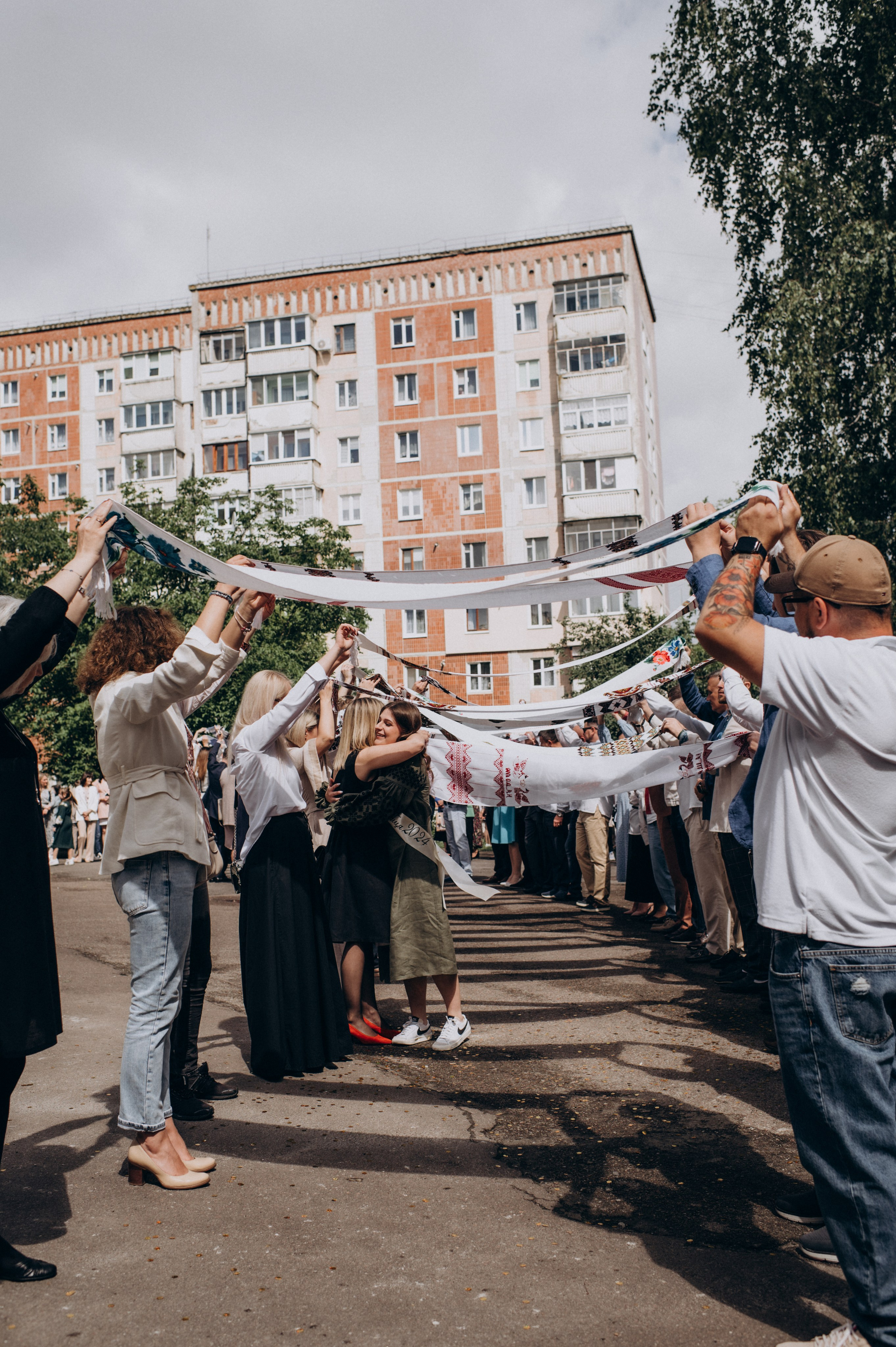 Фотосесія останнього дзвоника, фотосесія випускників Тернопіль, випускний 2024. Сімейний, дитячий та індивідуальний фотограф в м. Тернопіль, м. Львів