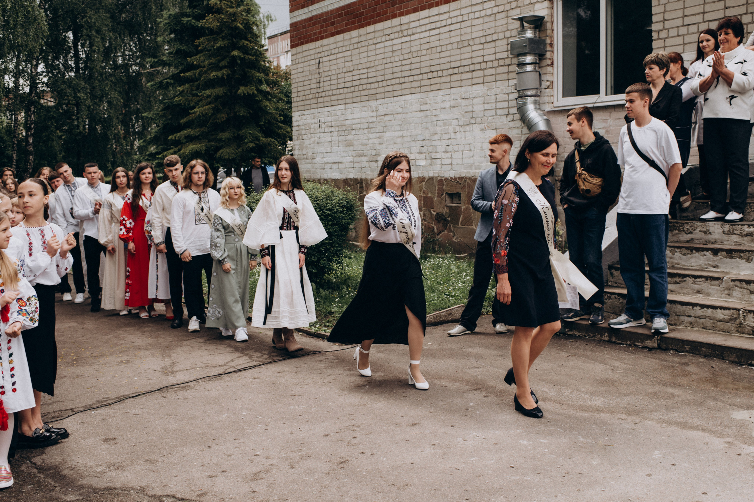 Фотосесія останнього дзвоника, фотосесія випускників Тернопіль, випускний 2024. Сімейний, дитячий та індивідуальний фотограф в м. Тернопіль, м. Львів