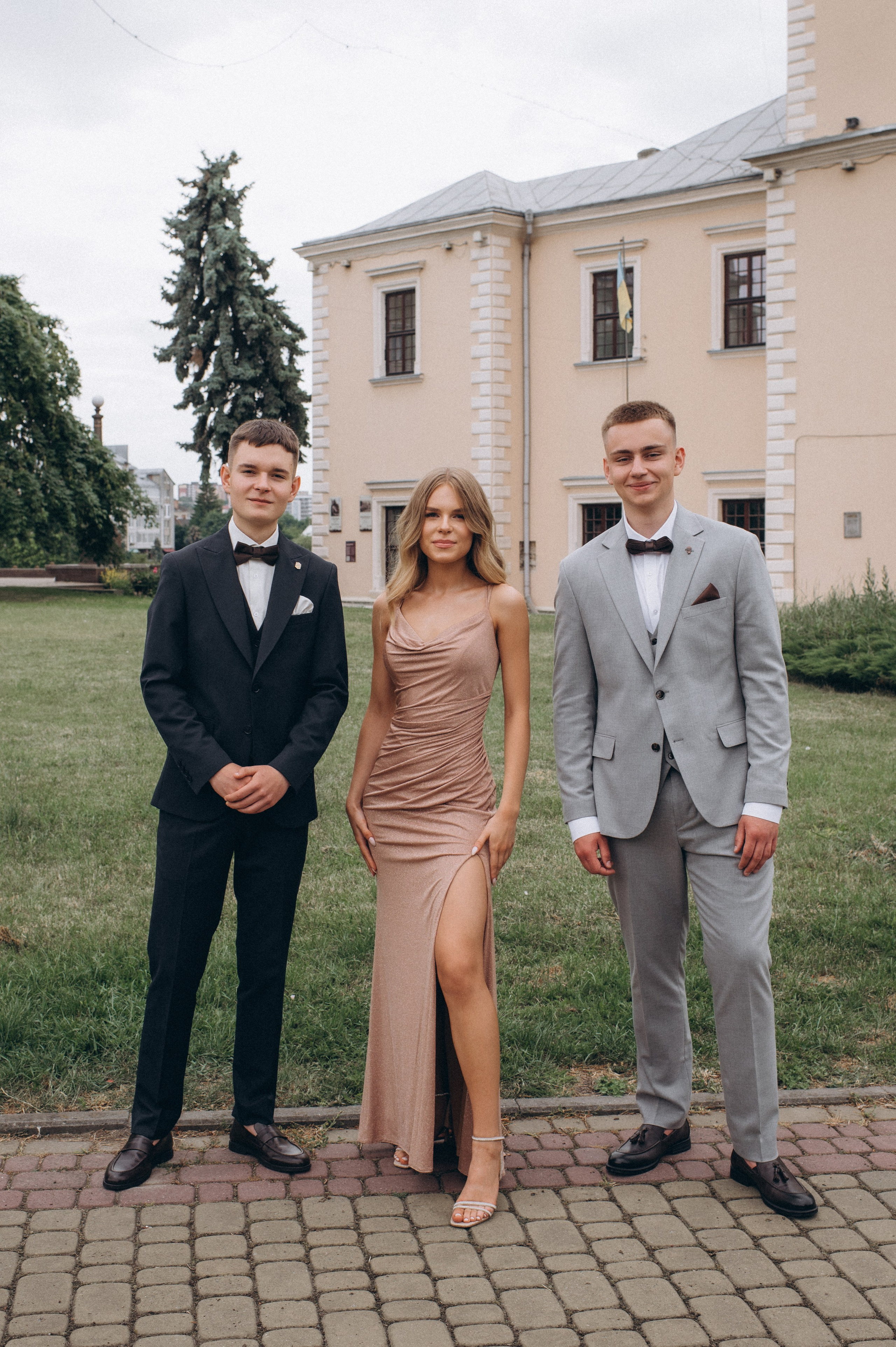 Випускники 2025, фотосесія випускного Тернопіль, фотосесія випускників Тернопіль, зйомка випускного, фотосесія випускного. Сімейний, дитячий та індивідуальний фотограф в м. Тернопіль, м. Львів