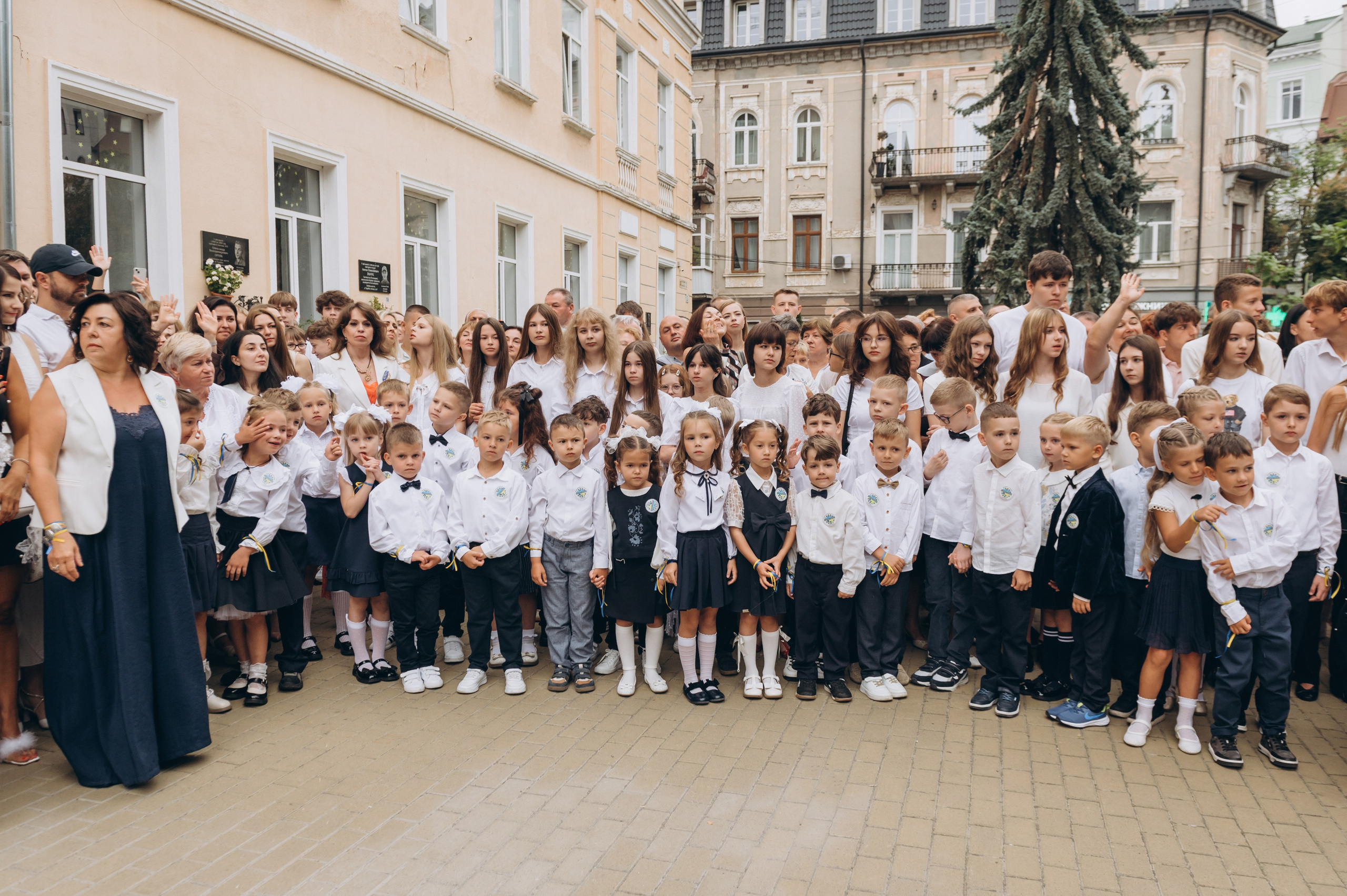 Перший дзвоник у Тернополі, фотосесія першокласників