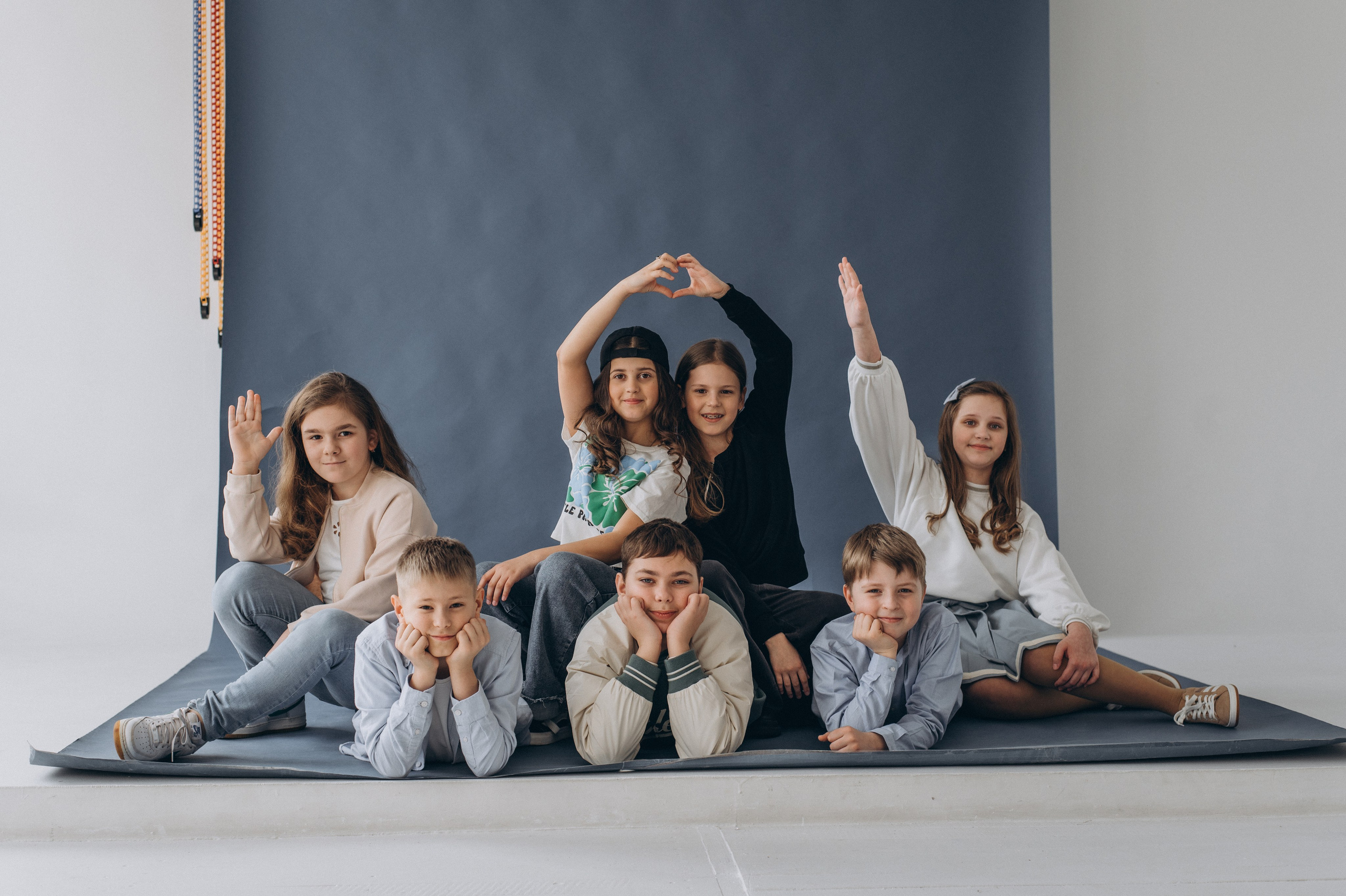 Шкільна фотосесія на віньєтки Тернопіль, шкільні альбоми, фотосесія випускників Тернопіль, випускний альбом, фотограф випускний Тернопіль. Сімейний, дитячий та індивідуальний фотограф в м. Тернопіль, м. Львів