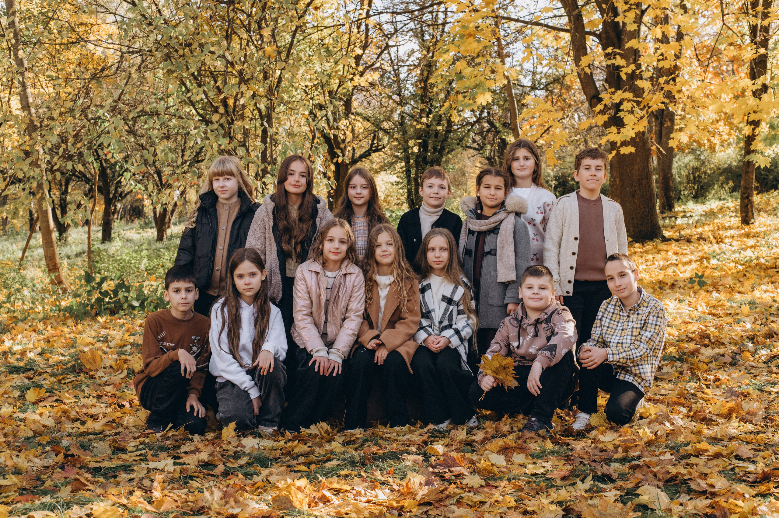 Осіння фотосесія 4 класу на віньєтки, випускні фотоальбоми Тернопіль, фотосесія випускників Тернопіль, шкільний випускний альбом Тернопіль. Сімейний, дитячий та індивідуальний фотограф в м. Тернопіль, м. Львів