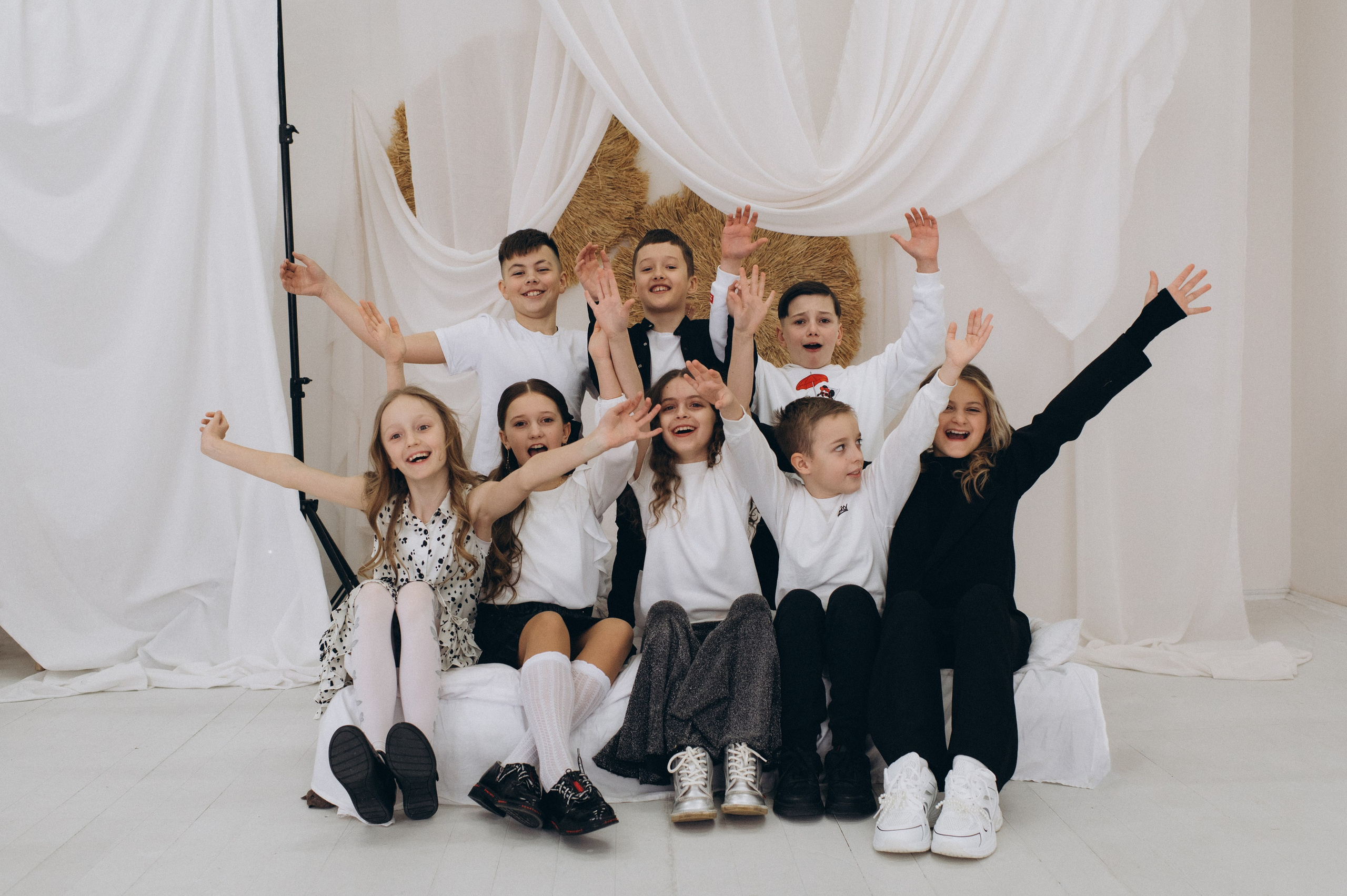 Шкільна фотосесія на віньєтки Тернопіль, шкільні альбоми, фотосесія випускників Тернопіль, випускний альбом, фотограф випускний Тернопіль. Сімейний, дитячий та індивідуальний фотограф в м. Тернопіль, м. Львів