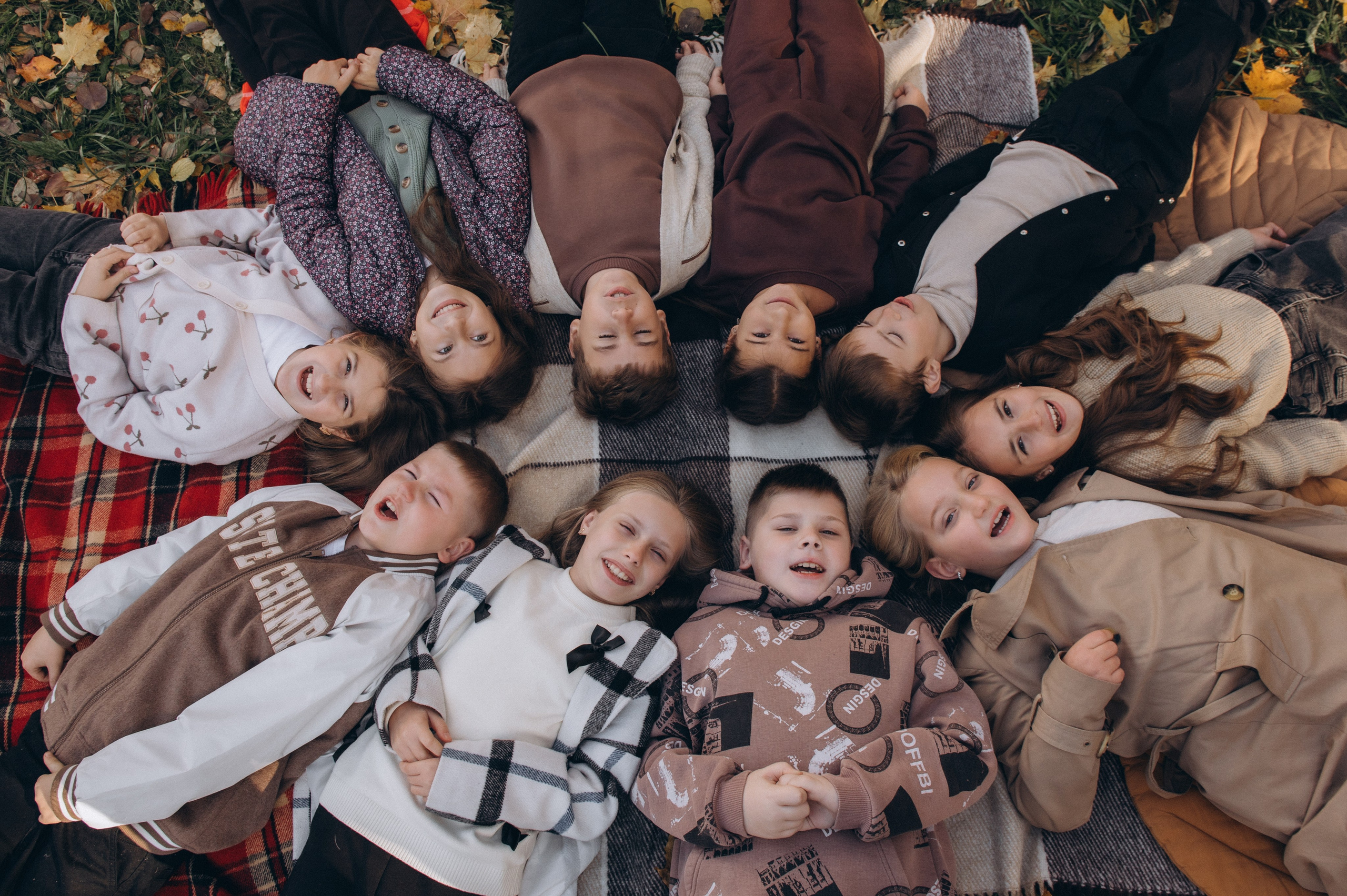 Осіння фотосесія 4 класу на віньєтки, випускні фотоальбоми Тернопіль, фотосесія випускників Тернопіль, шкільний випускний альбом Тернопіль. Сімейний, дитячий та індивідуальний фотограф в м. Тернопіль, м. Львів