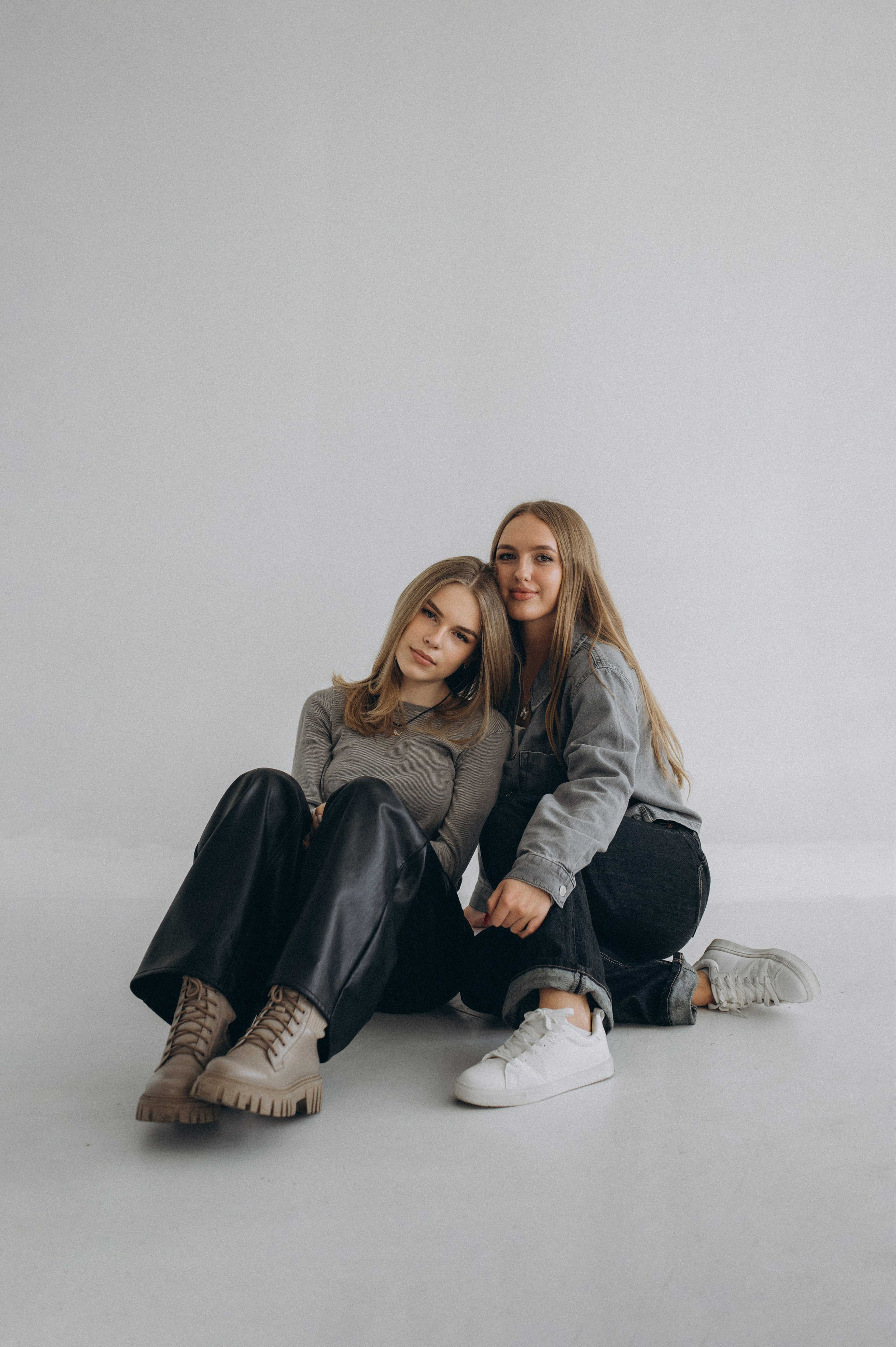 Фотосесія випускників, фотосесія на віньєтки Тернопіль, випускники Тернопіль, випуск 2025. Сімейний, дитячий та індивідуальний фотограф в м. Тернопіль, м. Львів