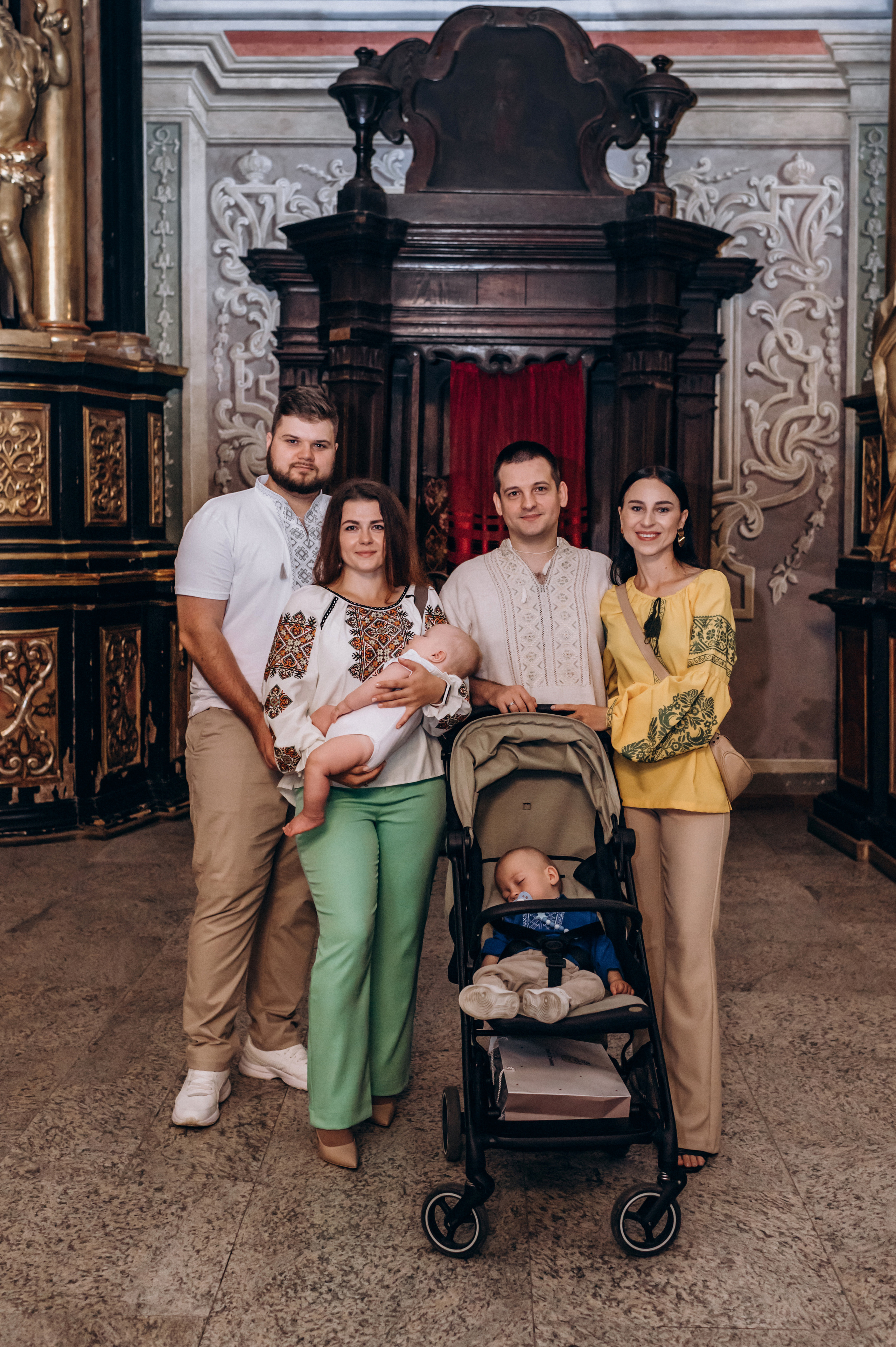 Хрещення Марка, Бернардинський монастир, Львів. Сімейний, дитячий та індивідуальний фотограф в м. Тернопіль, м. Львів