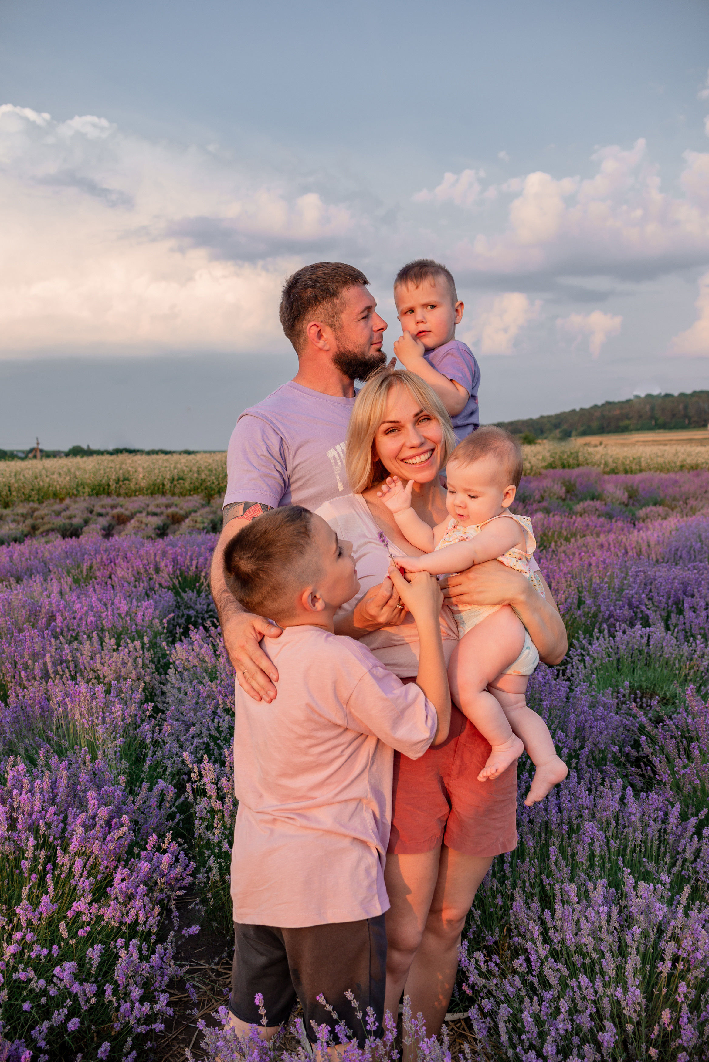 Сімейна фотосесія в лаванді. Микола, Христина, Марк, Макар, Меланія. Сімейний, дитячий та індивідуальний фотограф в м. Тернопіль, м. Львів