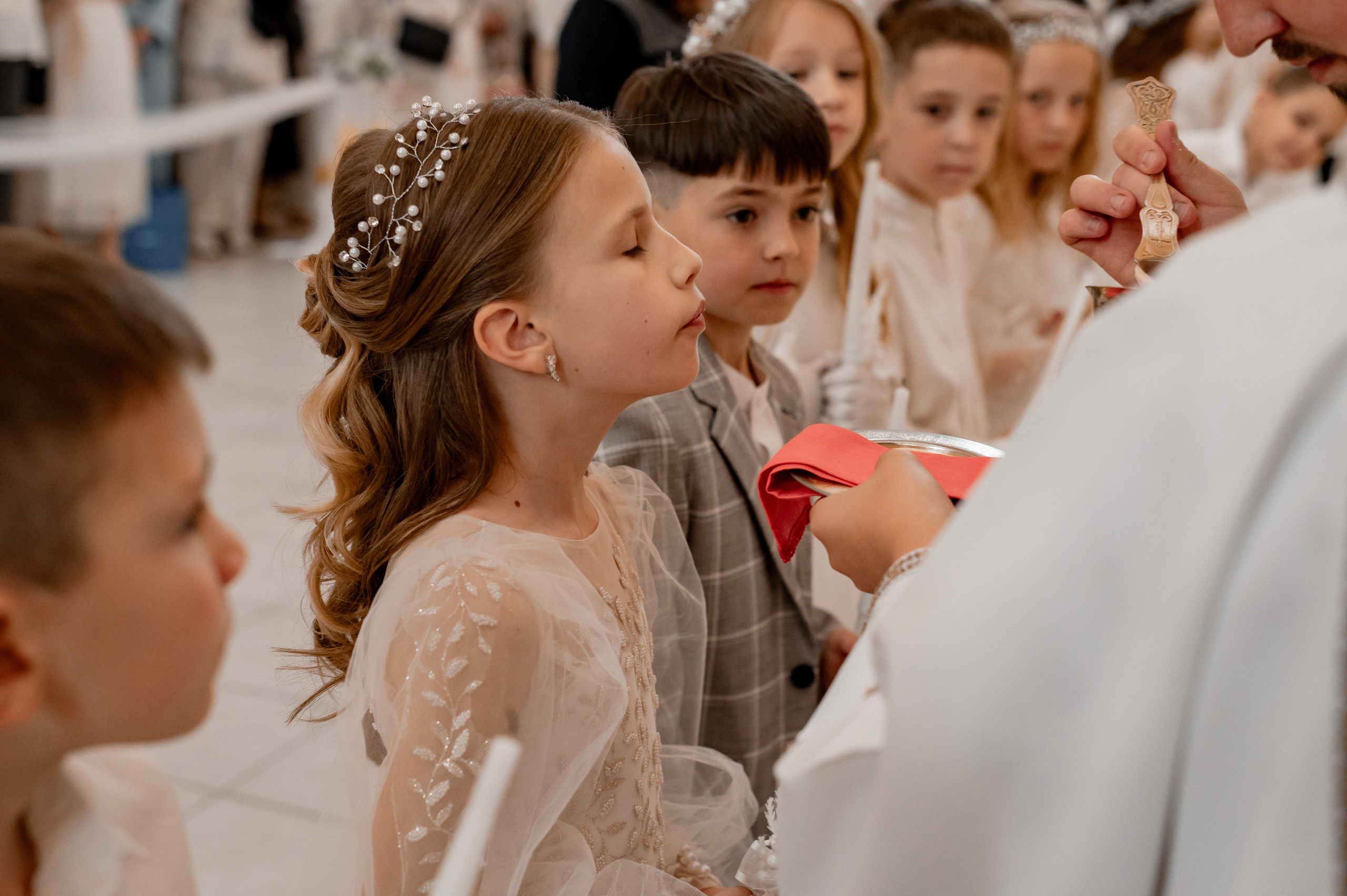 Фотосесія Першого Причастя Тернопіль, зйомка Причастя Тернопіль, Таїнство Першого Причастя Тернопіль, Катедра Причастя Тернопіль. Сімейний, дитячий та індивідуальний фотограф в м. Тернопіль, м. Львів