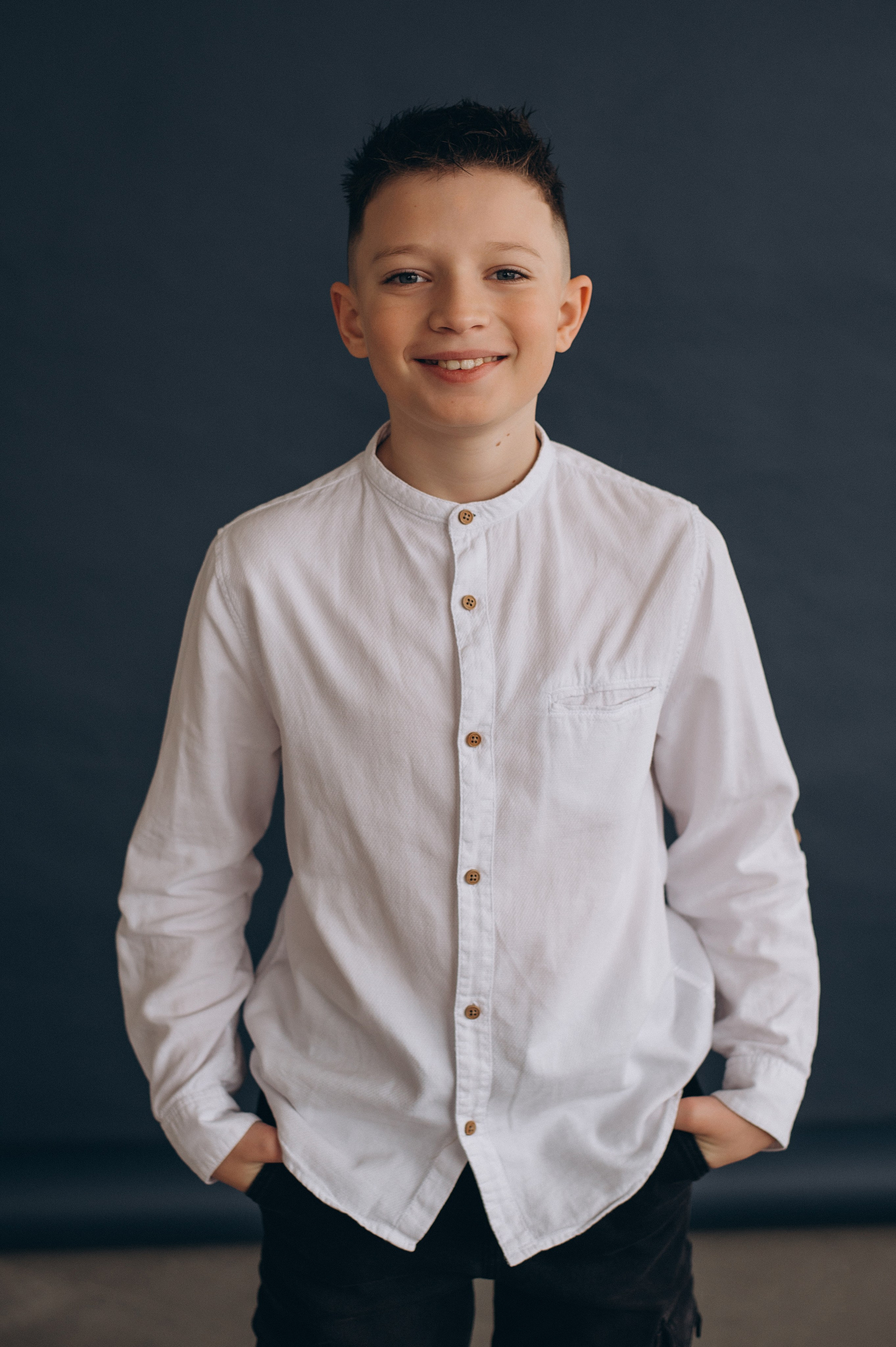 Фотосесія школярів у студії на шкільні фотоальбоми віньєтки Тернопіль, фотосесія випускників Тернопіль, шкільні фотокниги Тернопіль. Сімейний, дитячий та індивідуальний фотограф в м. Тернопіль, м. Львів