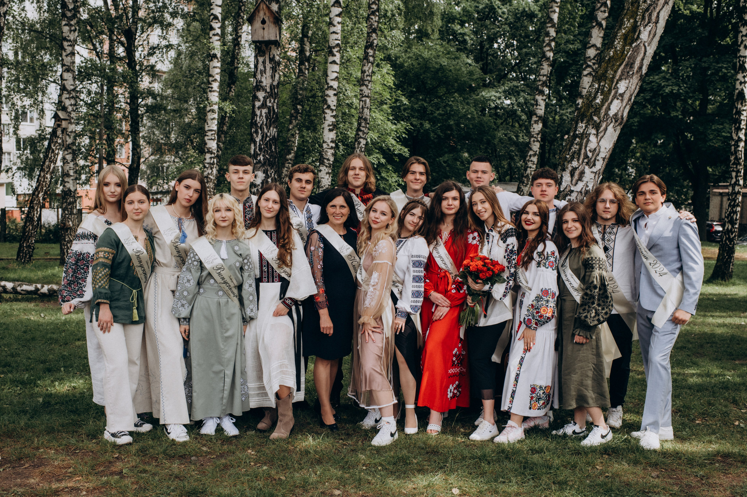 Фотосесія останнього дзвоника, фотосесія випускників Тернопіль, випускний 2024. Сімейний, дитячий та індивідуальний фотограф в м. Тернопіль, м. Львів