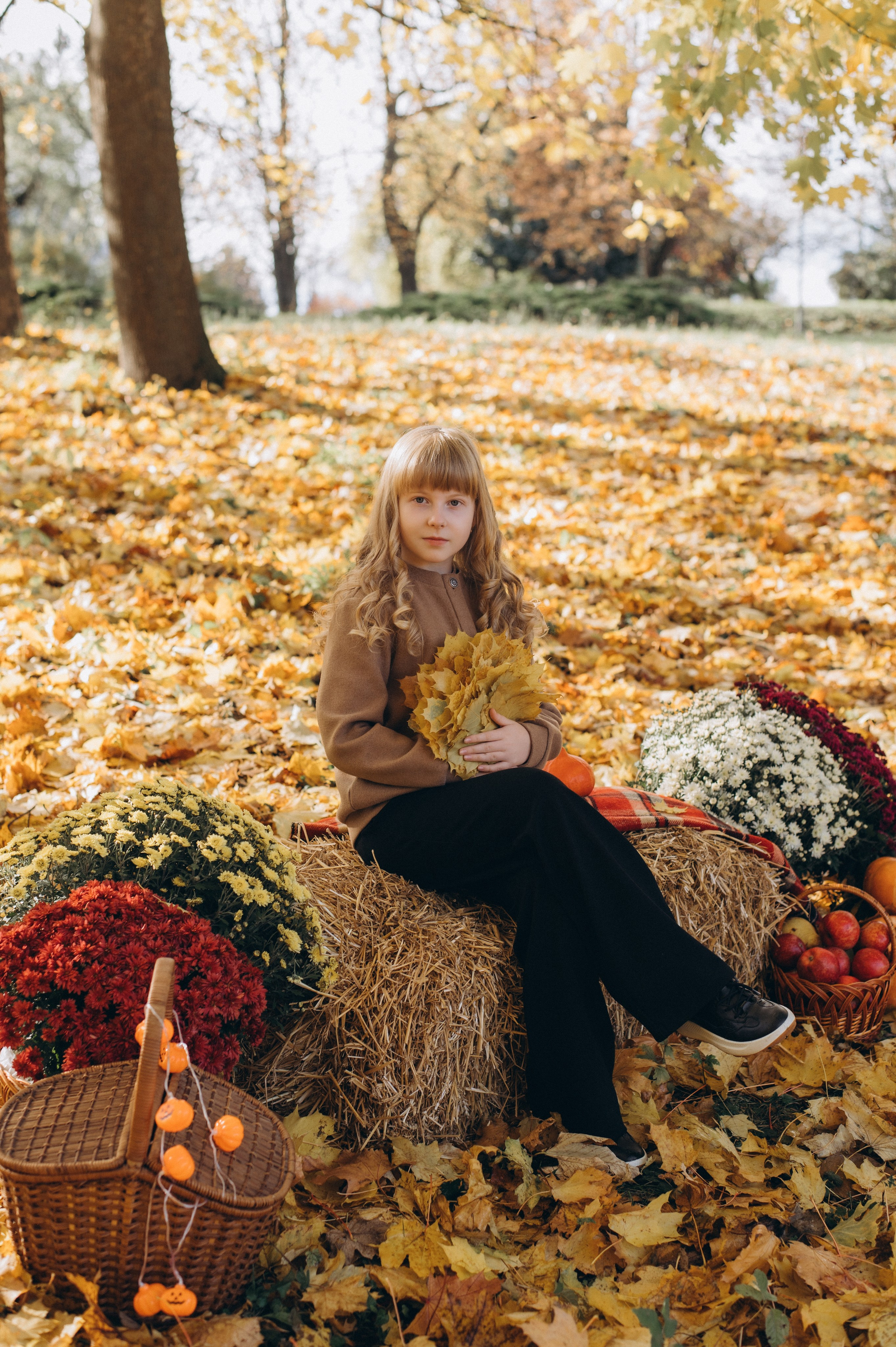Осіння фотосесія 4 класу на віньєтки, випускні фотоальбоми Тернопіль, фотосесія випускників Тернопіль, шкільний випускний альбом Тернопіль. Сімейний, дитячий та індивідуальний фотограф в м. Тернопіль, м. Львів