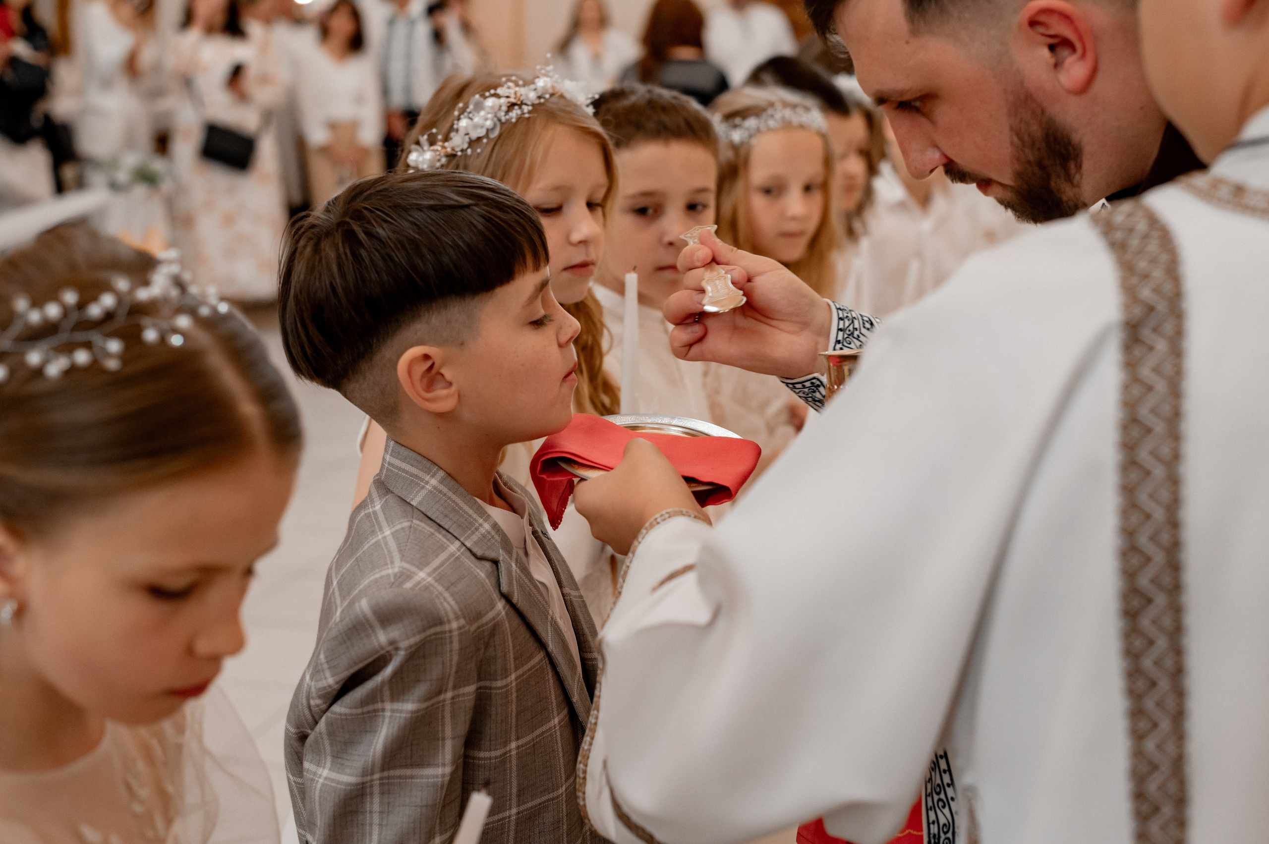 Фотосесія Першого Причастя Тернопіль, зйомка Причастя Тернопіль, Таїнство Першого Причастя Тернопіль, Катедра Причастя Тернопіль. Сімейний, дитячий та індивідуальний фотограф в м. Тернопіль, м. Львів