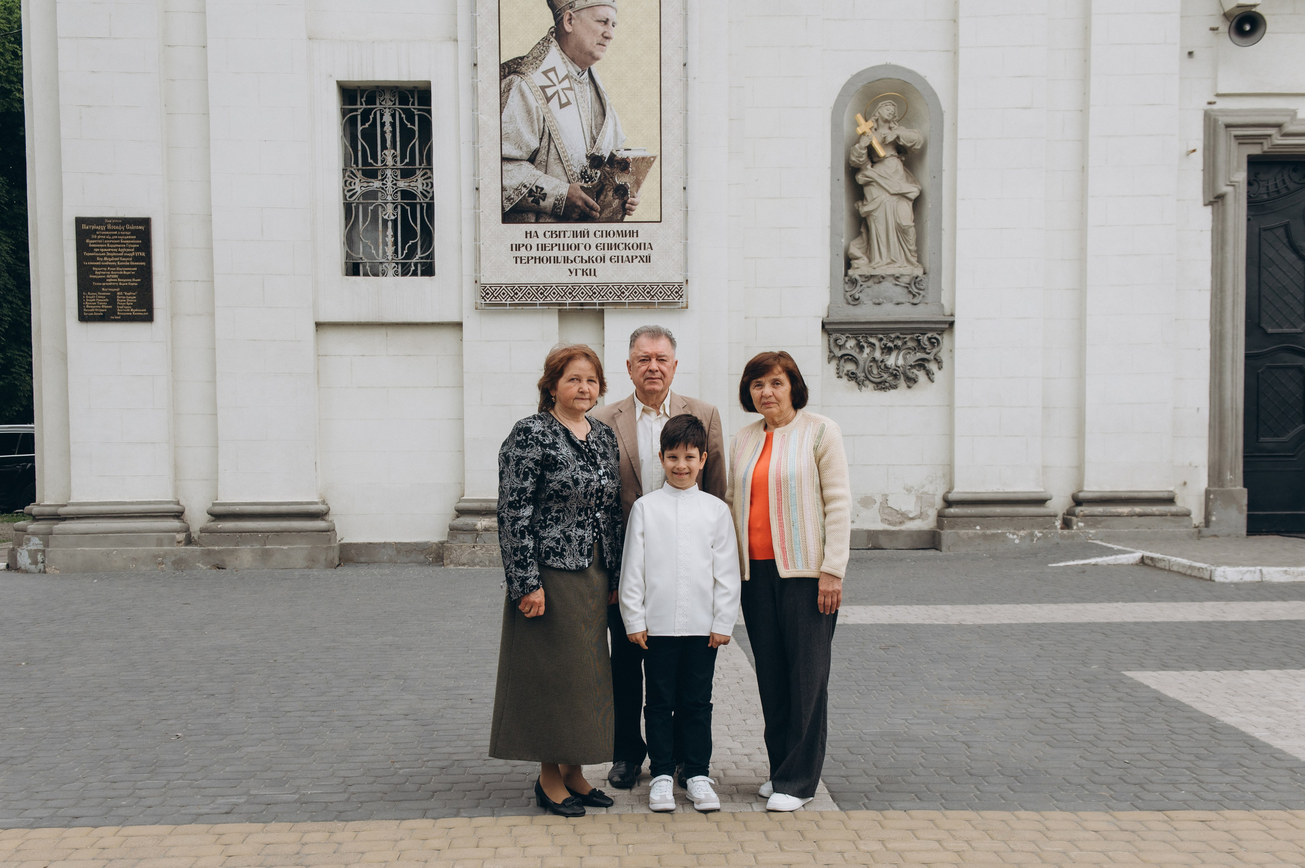 Фотосесія Першого Причастя Тернопіль, фотосесія Причастя Тернопіль, Таїнство Першого Причастя Тернопіль, Катедра Причастя Тернопіль. Сімейний, дитячий та індивідуальний фотограф в м. Тернопіль, м. Львів