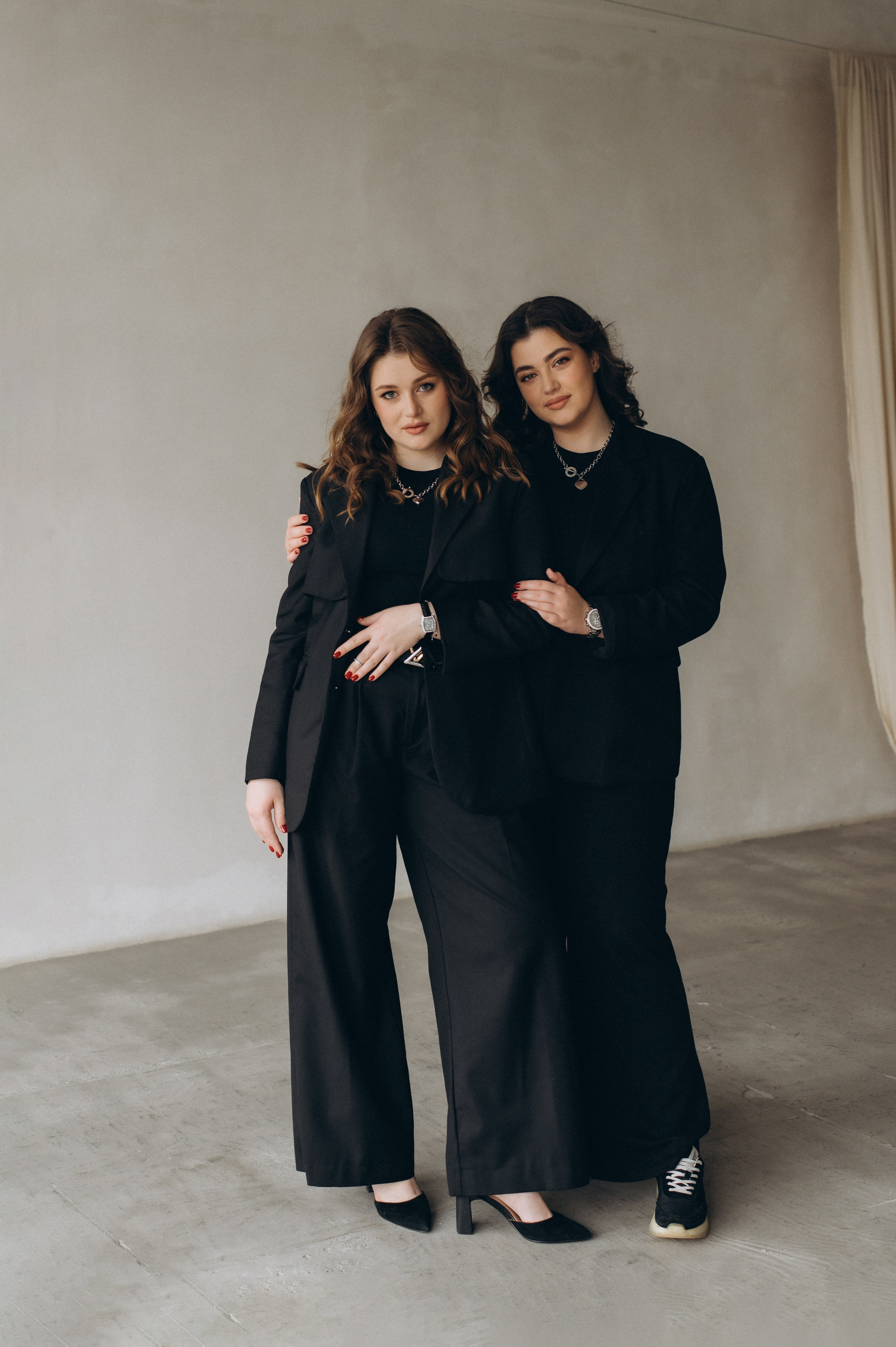 Сімейна фотосесія мами і донечок, сімейний фотограф Тернопіль, портретний фотограф Тернопіль, портретна фотосесія Львів. Сімейний, дитячий та індивідуальний фотограф в м. Тернопіль, м. Львів