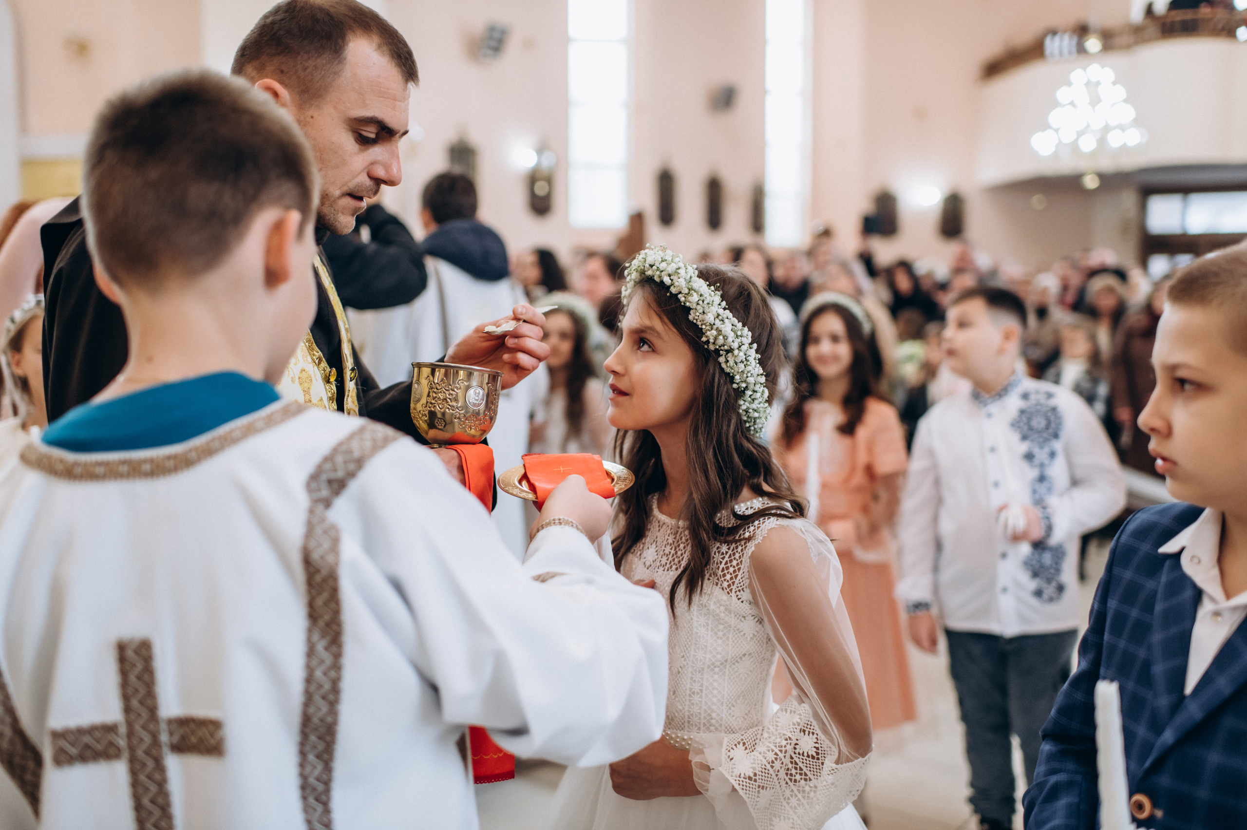 Фотосесія Першого Причастя Тернопіль, зйомка Причастя Тернопіль, Таїнство Першого Причастя Тернопіль, Катедра Причастя Тернопіль. Сімейний, дитячий та індивідуальний фотограф в м. Тернопіль, м. Львів