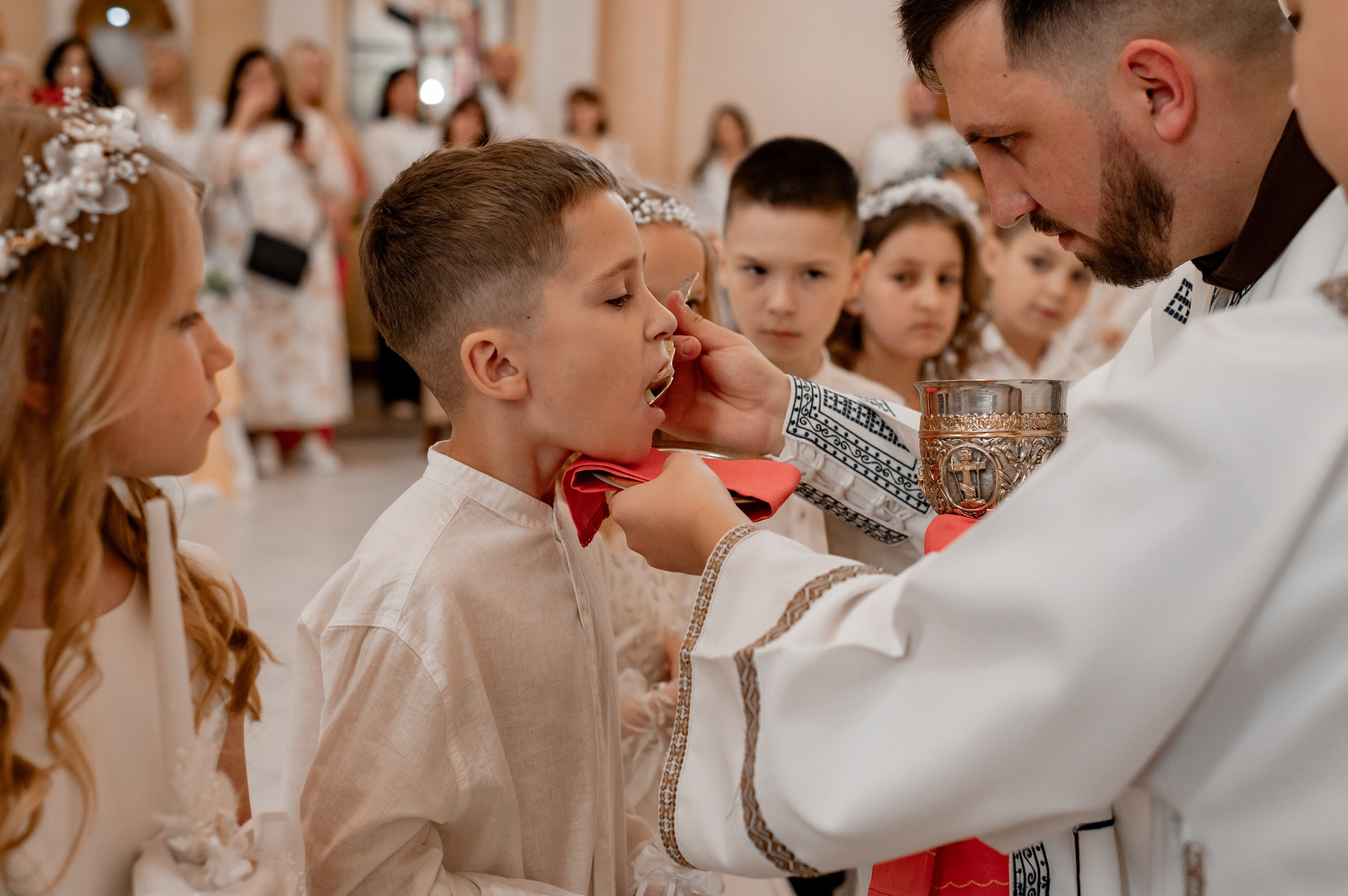 Фотосесія Першого Причастя Тернопіль, зйомка Причастя Тернопіль, Таїнство Першого Причастя Тернопіль, Катедра Причастя Тернопіль. Сімейний, дитячий та індивідуальний фотограф в м. Тернопіль, м. Львів