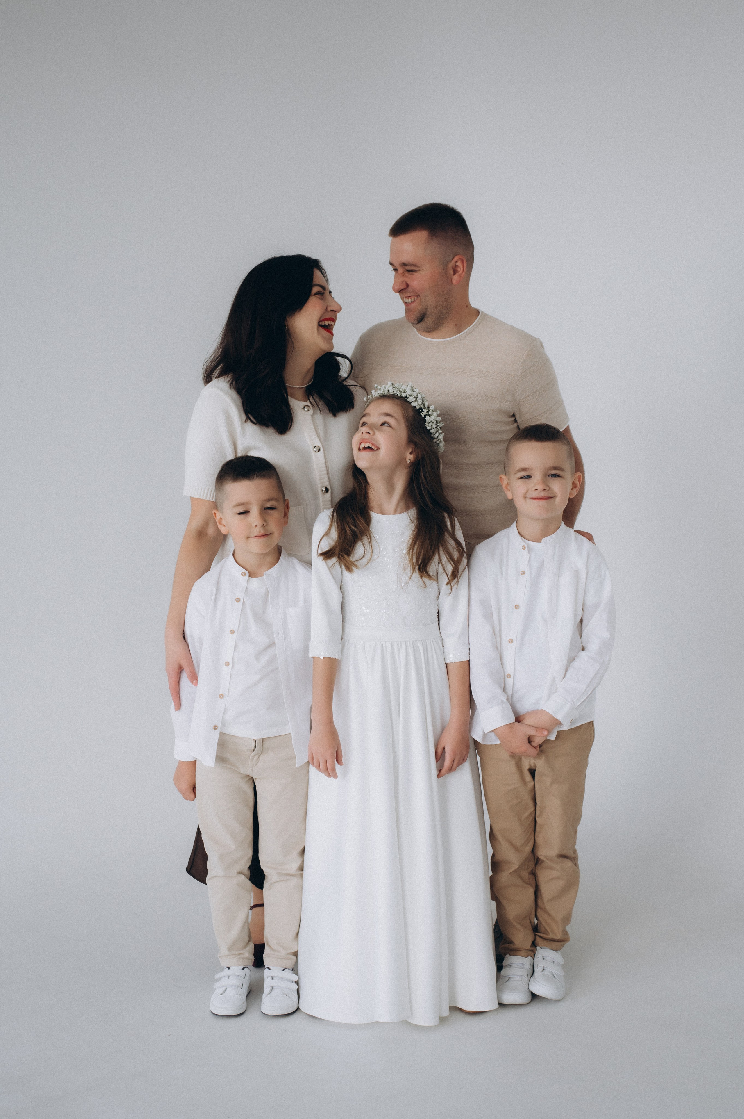 Сімейна фотосесія Тернопіль, сімейний фотограф Тернопіль Львів, зйомка дітей, портретний фотограф Тернопіль, фотосесія Причастя у студії. Сімейний, дитячий та індивідуальний фотограф в м. Тернопіль, м. Львів