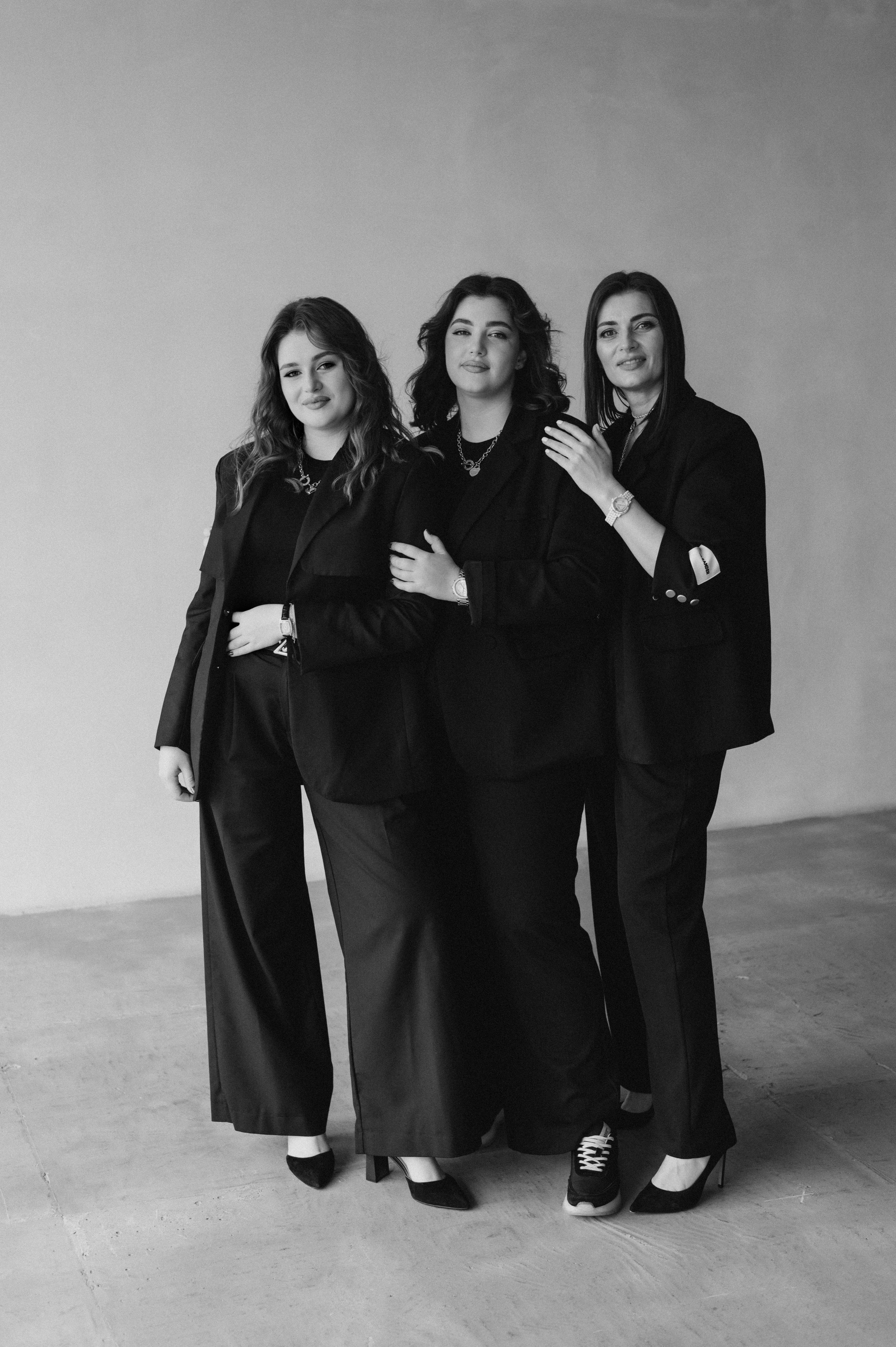 Сімейна фотосесія мами і донечок, сімейний фотограф Тернопіль, портретний фотограф Тернопіль, портретна фотосесія Львів. Сімейний, дитячий та індивідуальний фотограф в м. Тернопіль, м. Львів